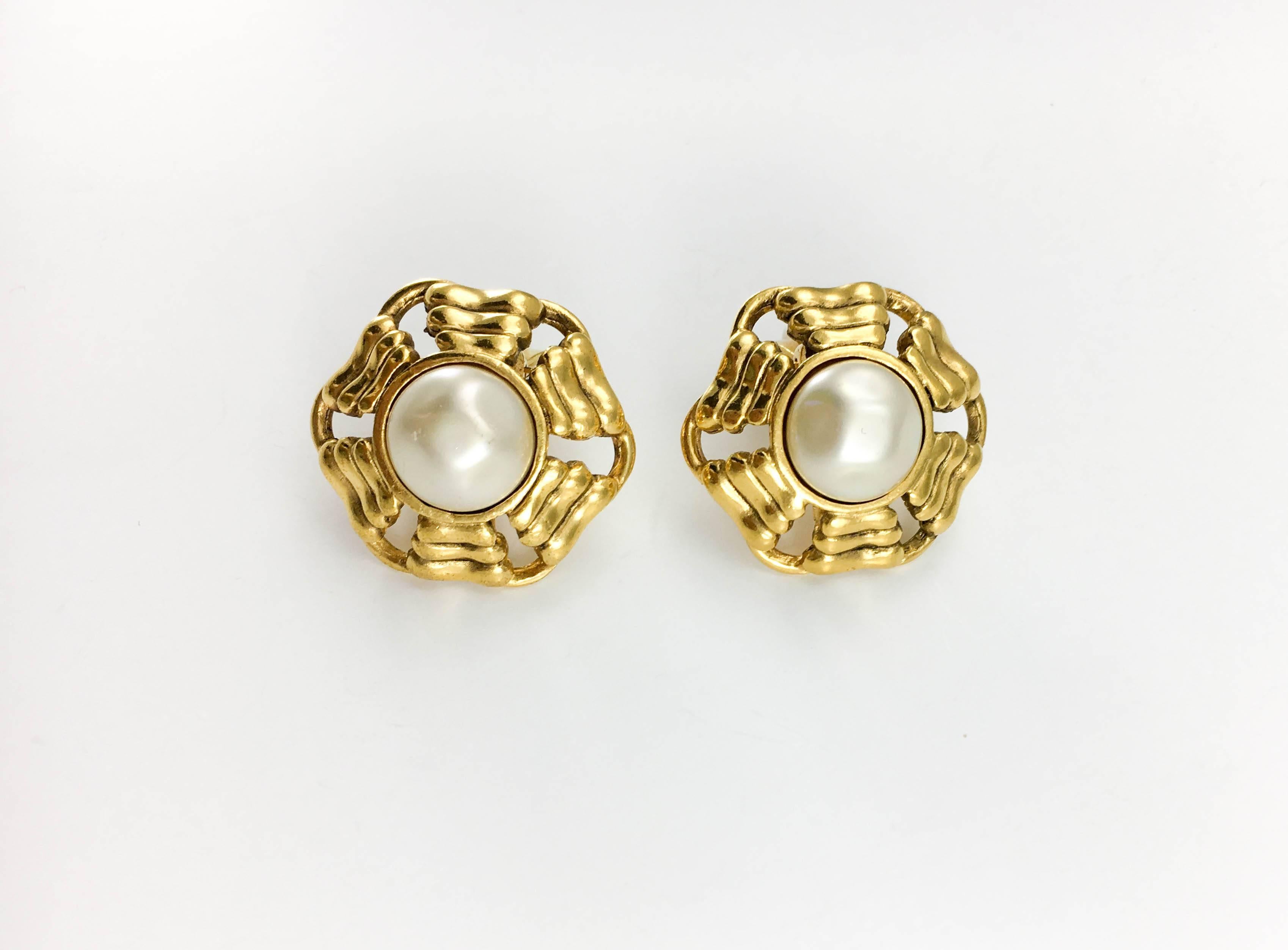 Chanel Gold-Plated Round Pearl Earrings, 1980s   In Excellent Condition For Sale In London, Chelsea