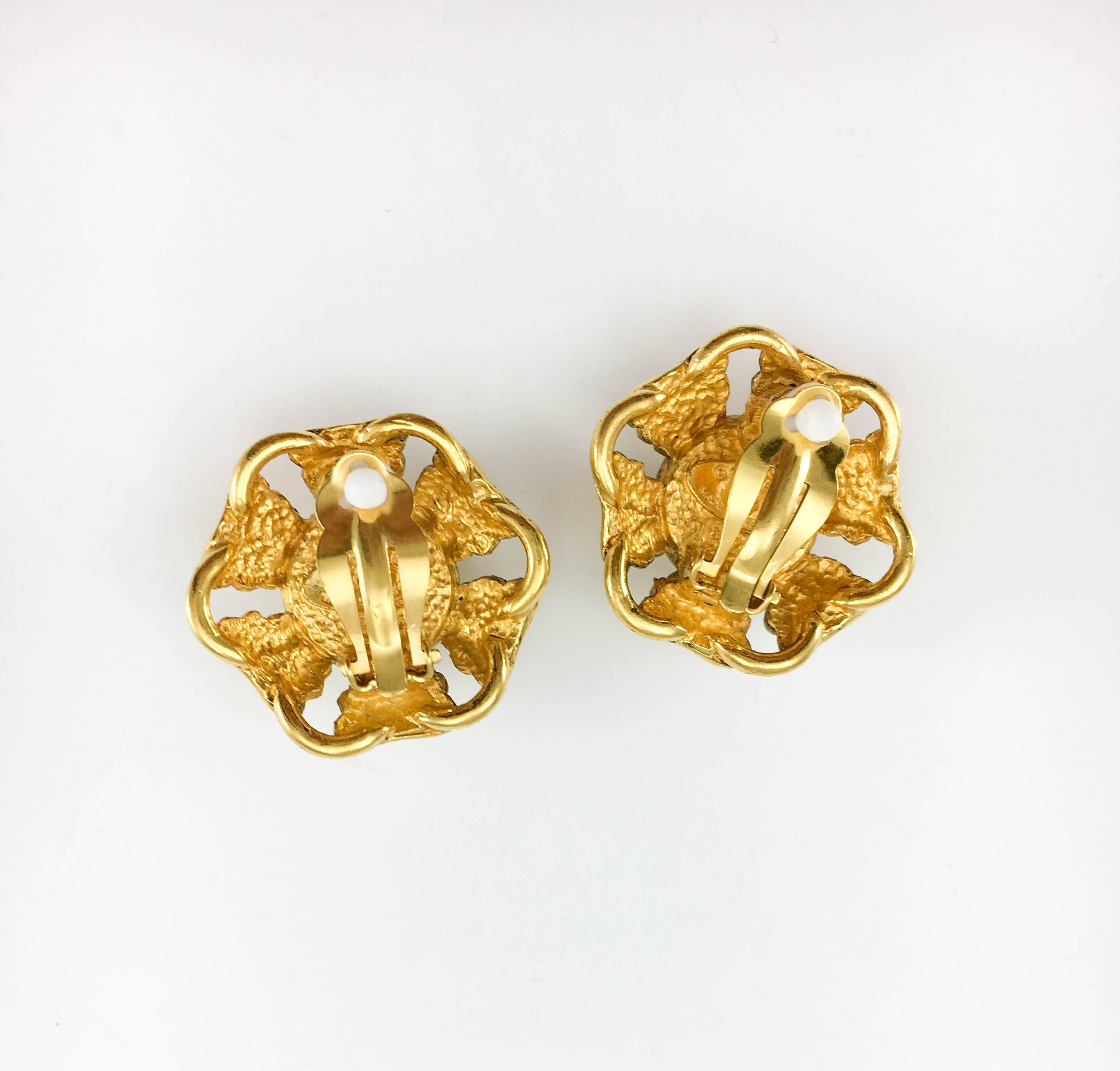 Chanel Gold-Plated Round Pearl Earrings, 1980s   For Sale 2
