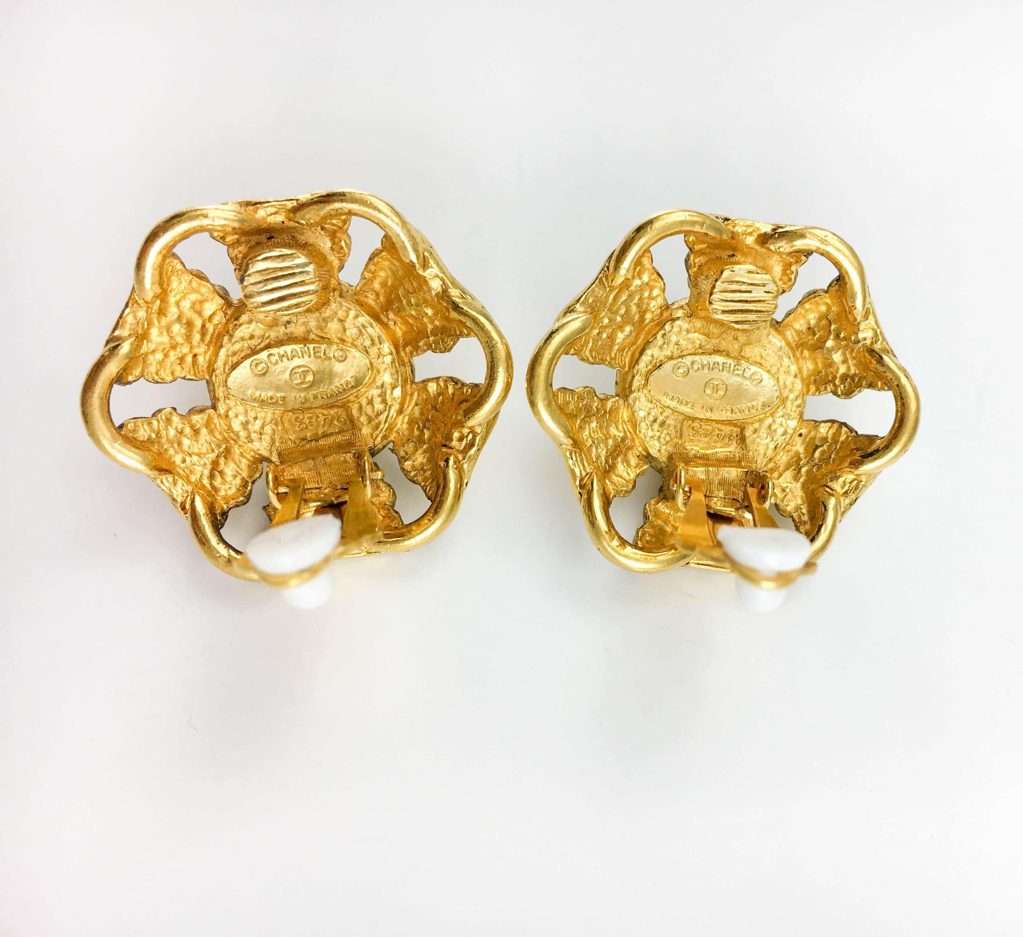 Chanel Gold-Plated Round Pearl Earrings, 1980s   For Sale 3