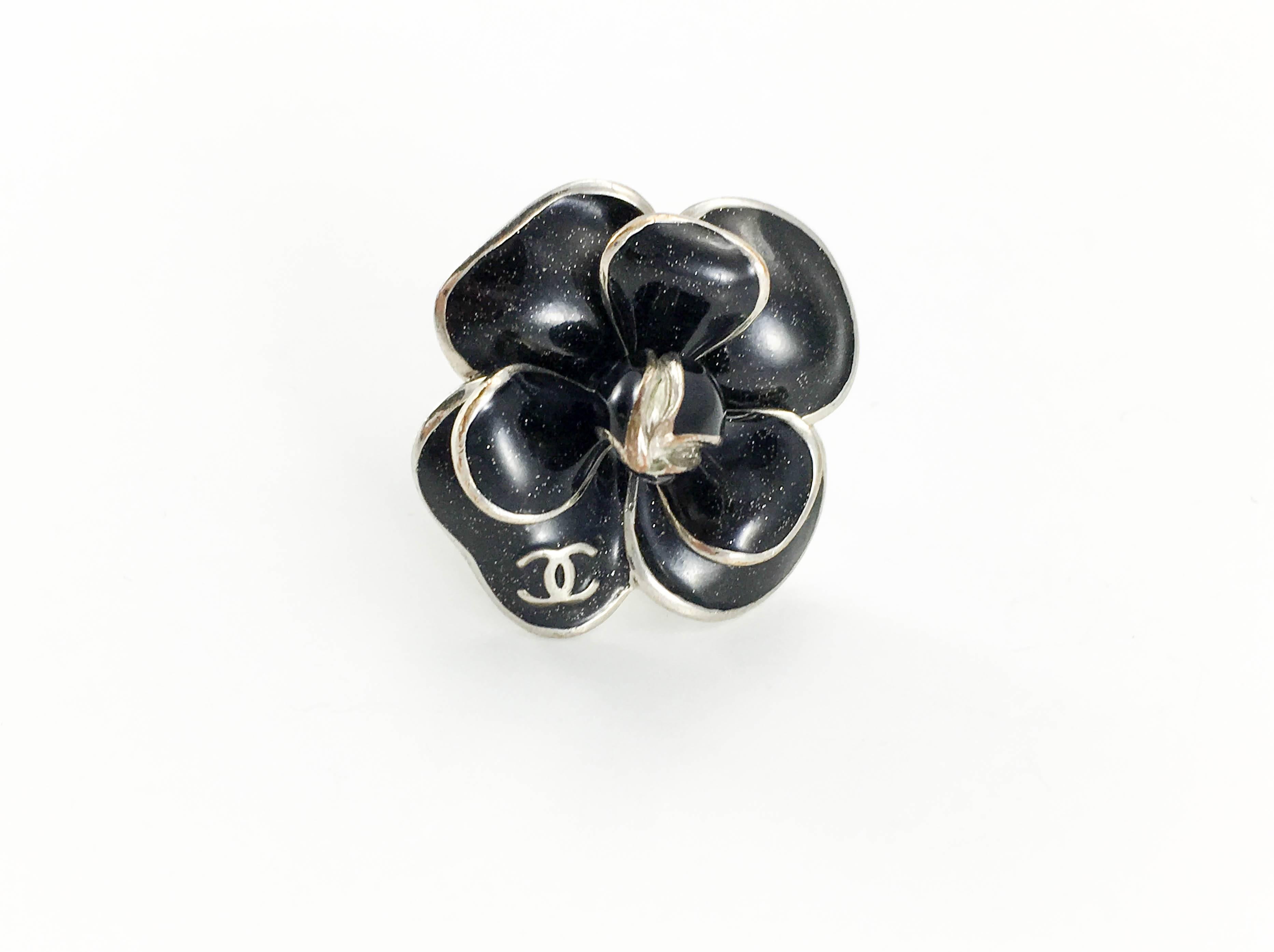 2008 Chanel Large Black Enamel Camellia Ring In Excellent Condition In London, Chelsea