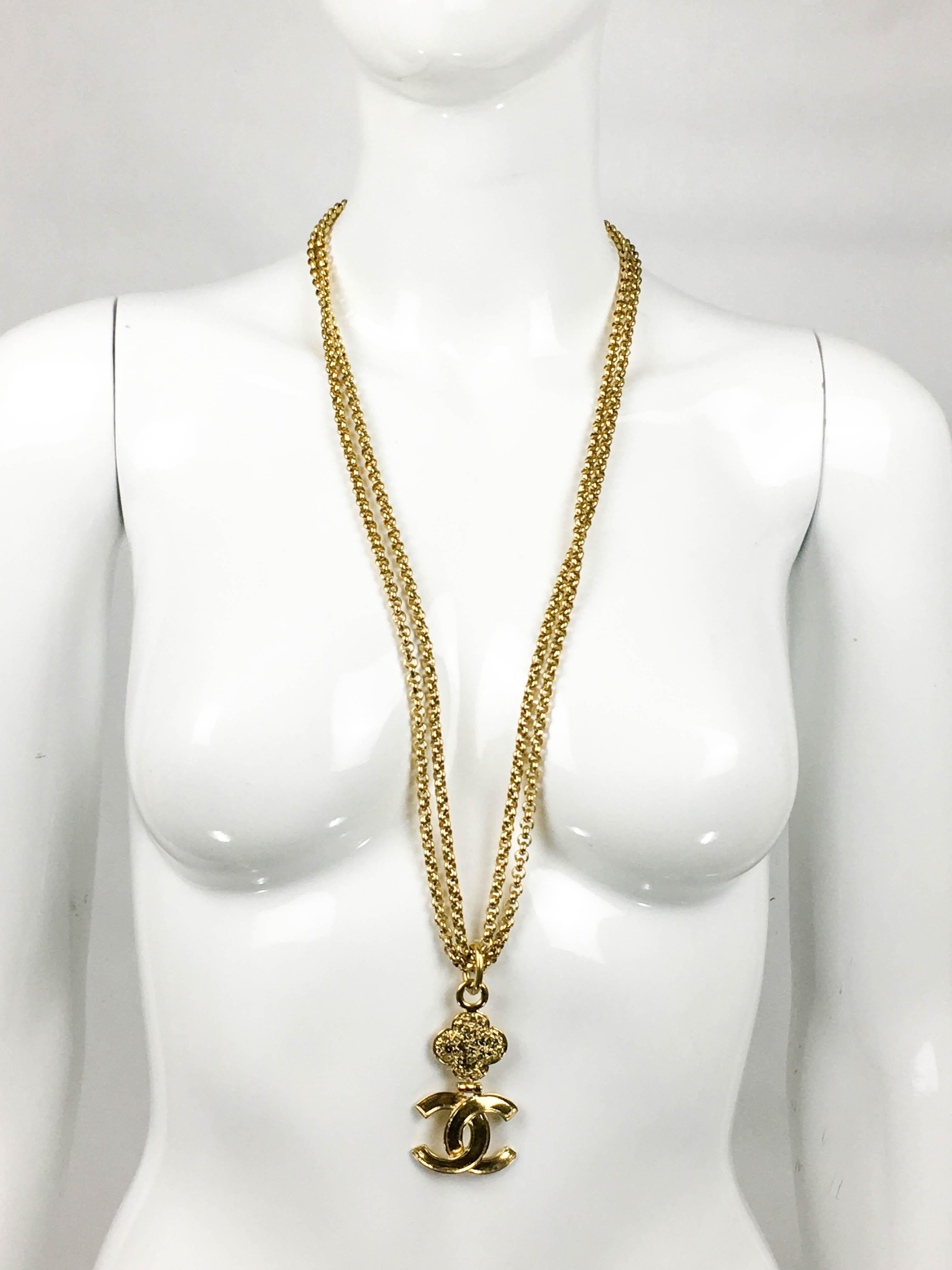 1995 Chanel Gilt Double-Chain Logo Pendant Necklace In Excellent Condition In London, Chelsea