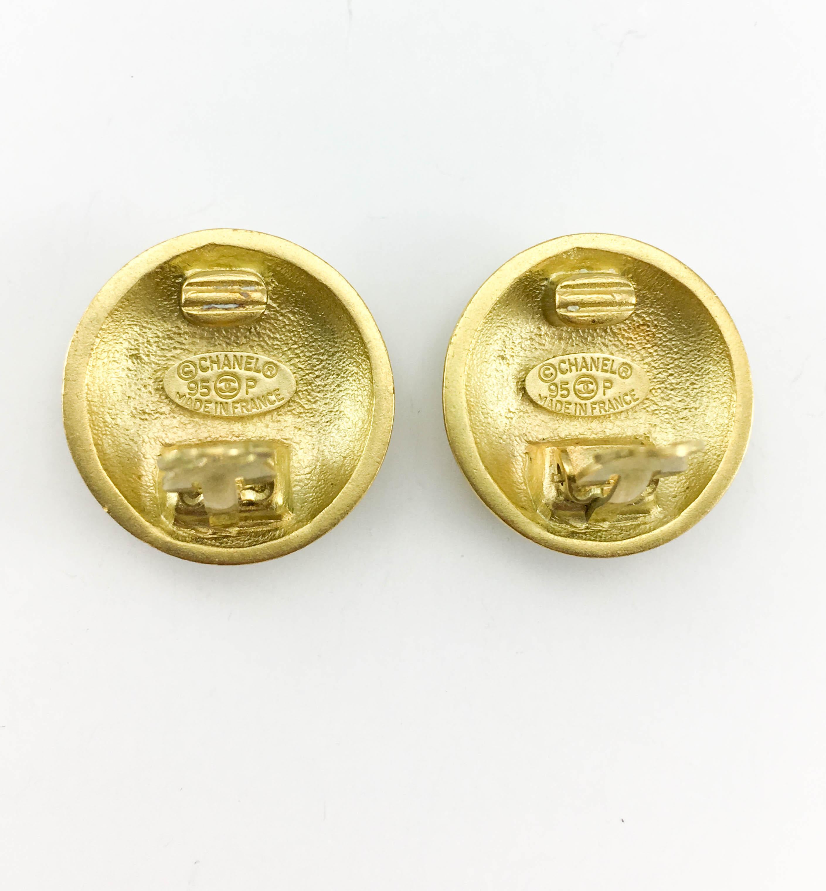 1995 Chanel Matte Gold-Plated Round Logo Earrings 3