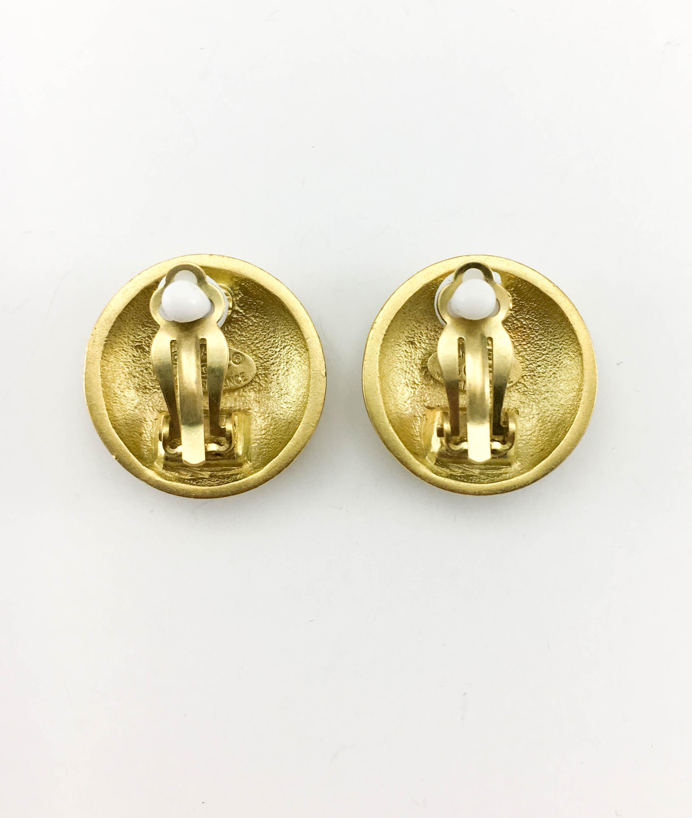 1995 Chanel Matte Gold-Plated Round Logo Earrings 2