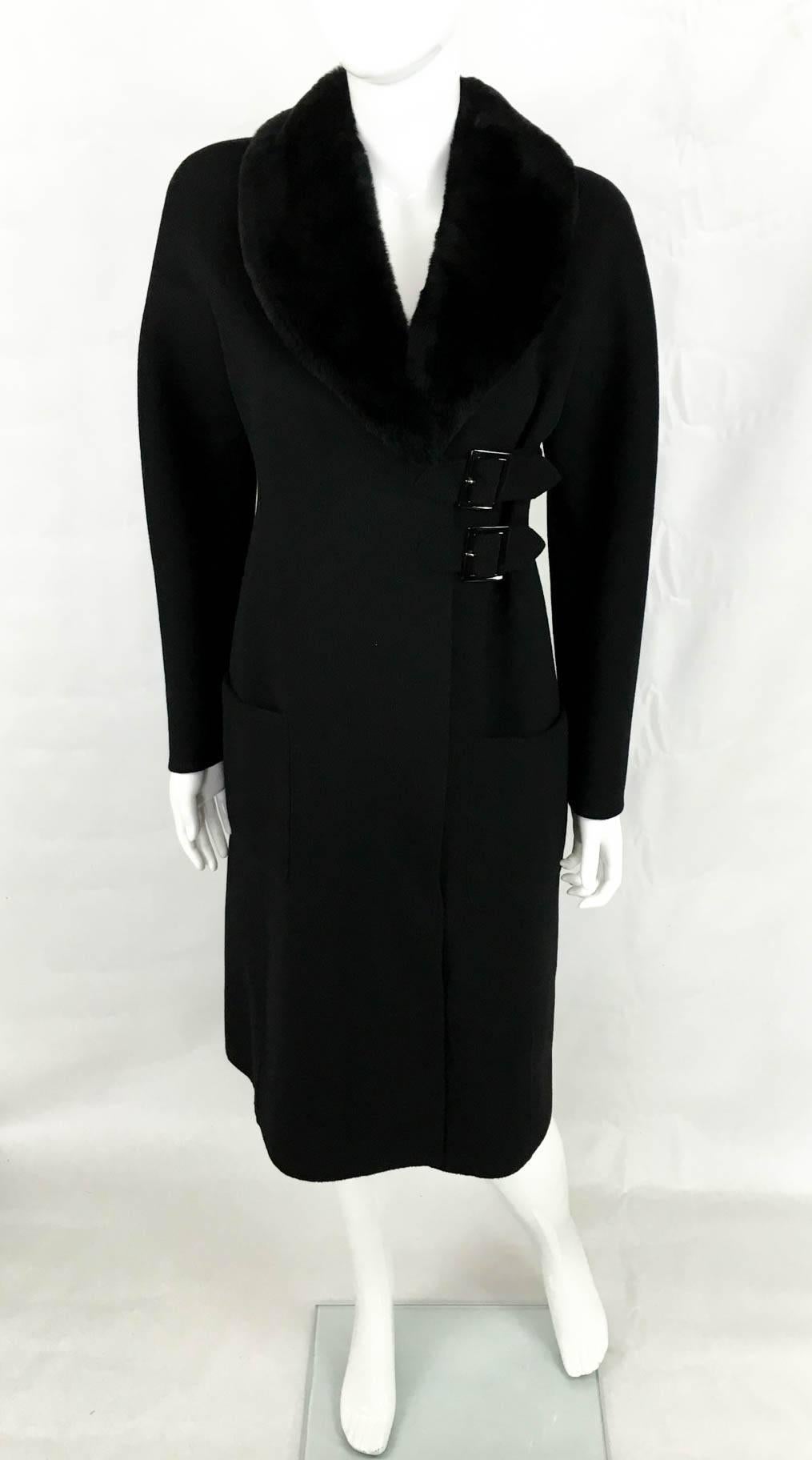 Fabulous Vintage Valentino Wool Coat. This ravishing coat features two side pockets, with two buckles for a high cinched in waist, below the knee length and a glamorous and ultra-soft chinchilla fur collar. This is a great and timeless key piece