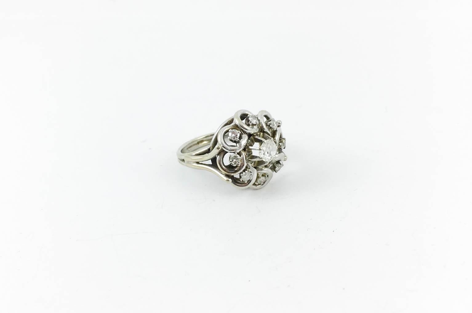 Stunning Vintage White Gold, Platinum and Diamond Cluster Ring. This great piece of jewellery has a beautiful flower inspired design featuring diamonds. Stylish and timeless ring.

 

Period: 1940s

Origin: France

Materials: 18ct Gold,