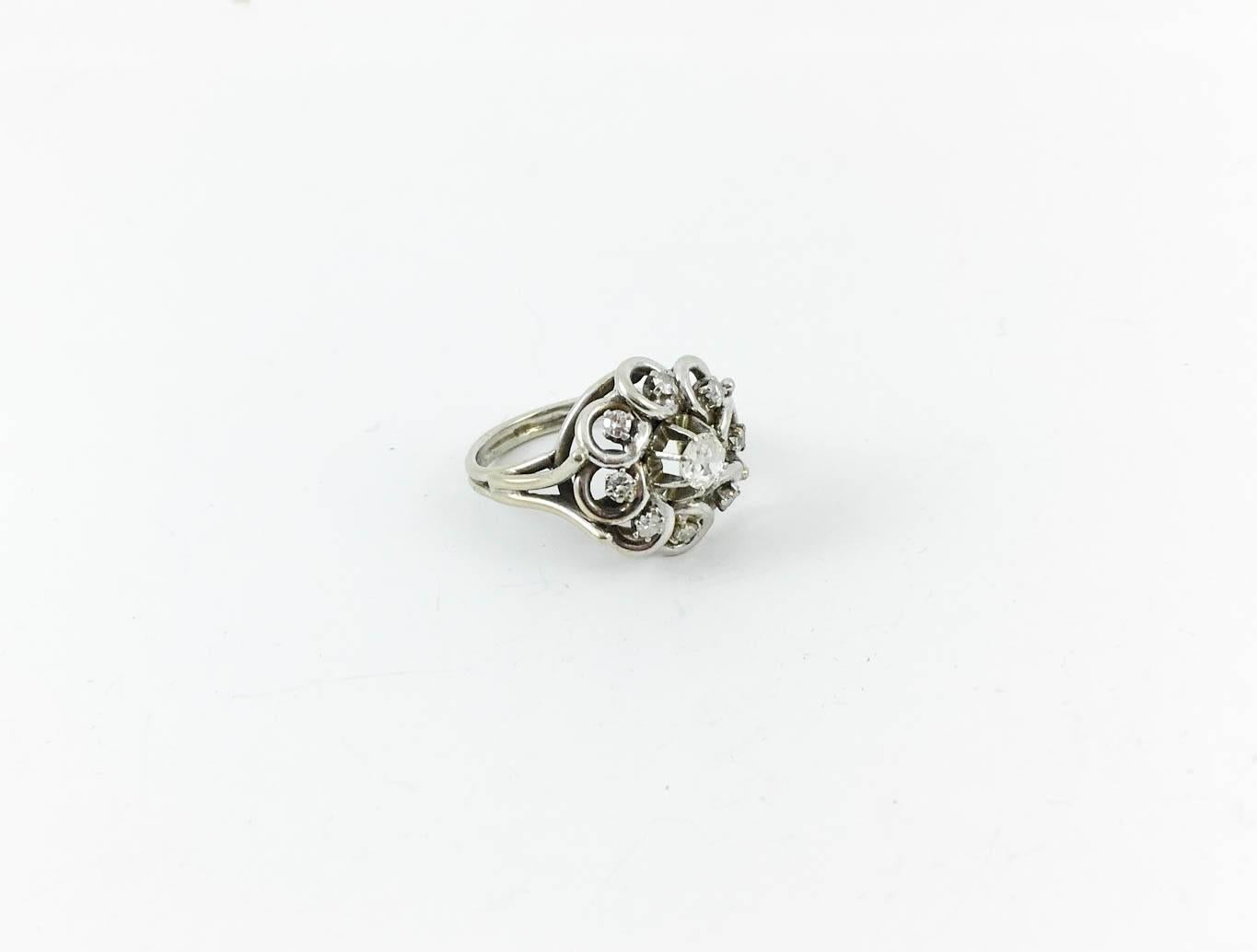 Women's White Gold, Platinum and Diamond Cluster Ring - 1940s For Sale