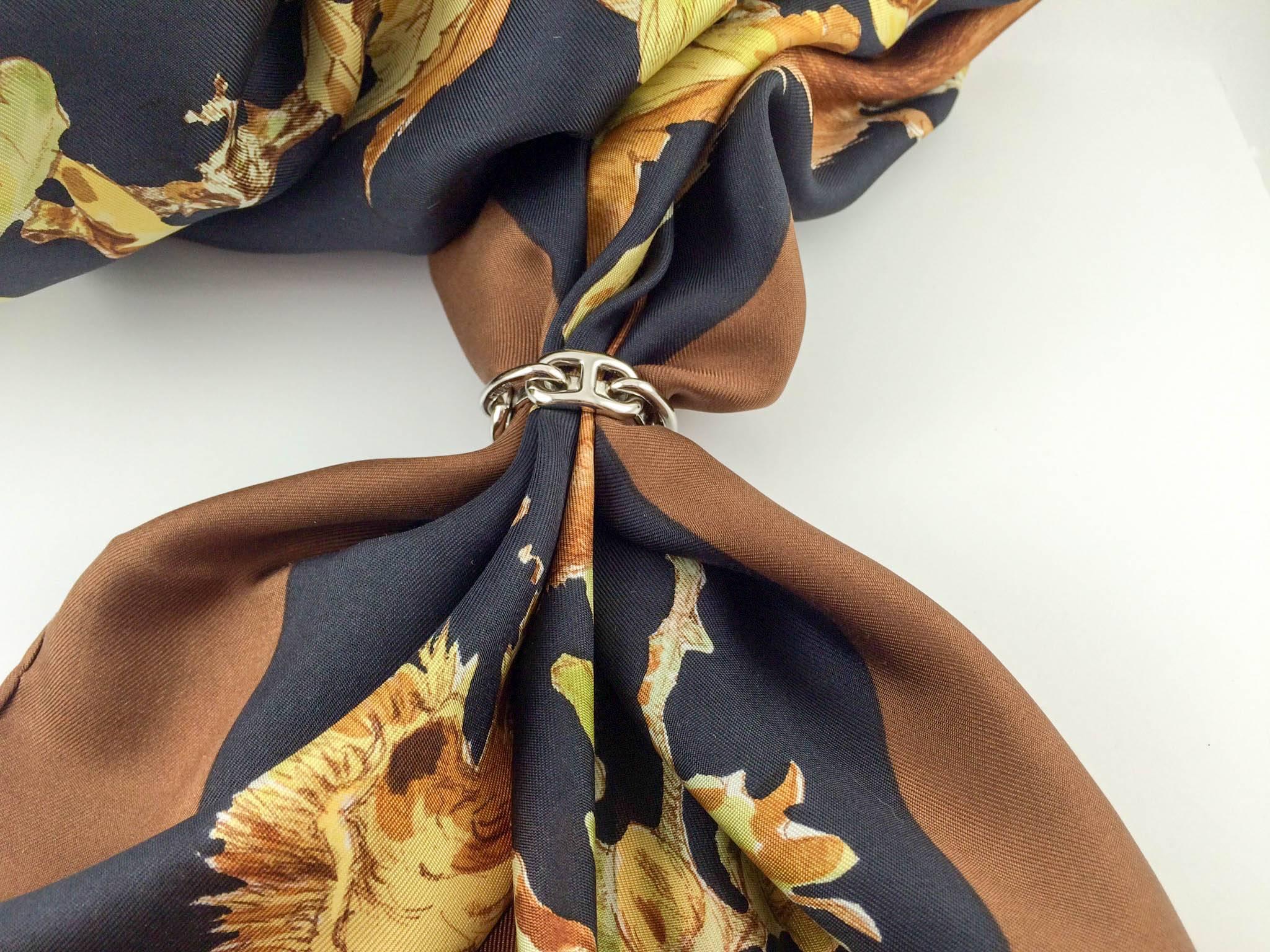 Really stylish Hermes Scarf Ring. This is a classic Hermes, Régate Chaine d’Ancre design, with very clean and elegant lines. This can be worn as a scarf ring or as a pendant. This is one of those small details that will elevate any look. Hermes
