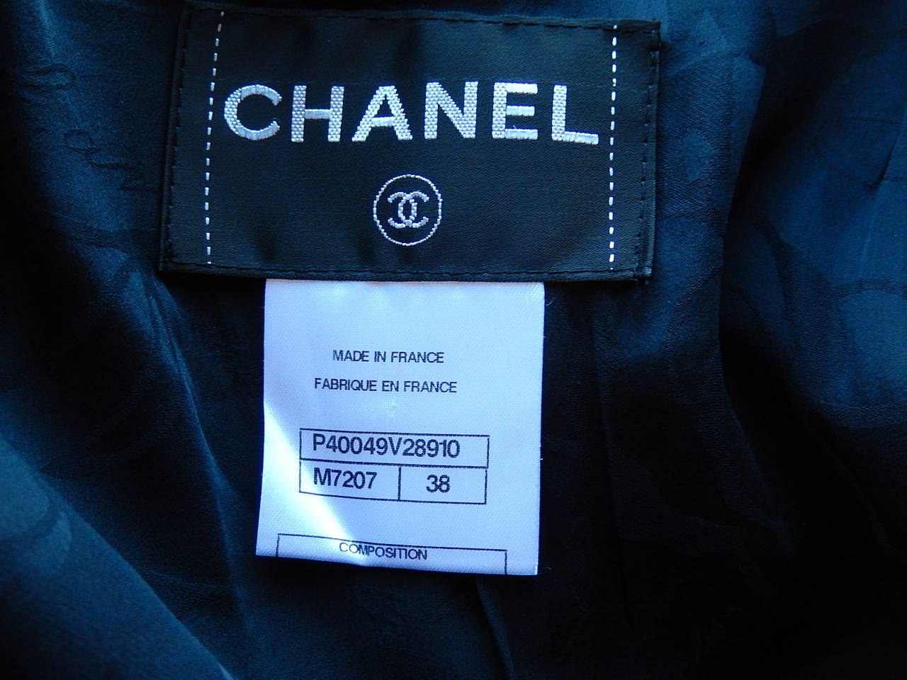 Chanel Jacket Navy and White with Crocheted Flowers Size 38 For Sale 5