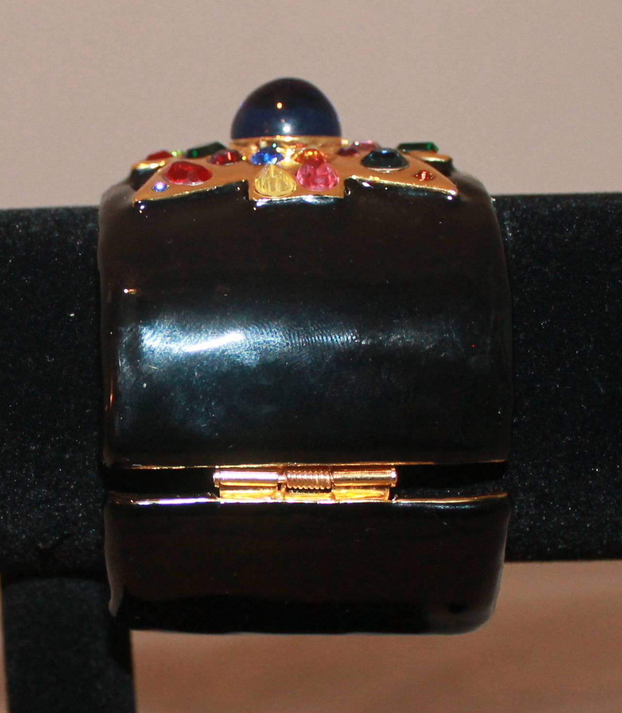 Kenneth Jay Lane Navy Multi Stone Pendant Cuff. This cuff is in fair condition with very light wear to the enamel and cuff, the only issue is that the tension is very loose on the adjustable area of the cuff. 

Width: 2