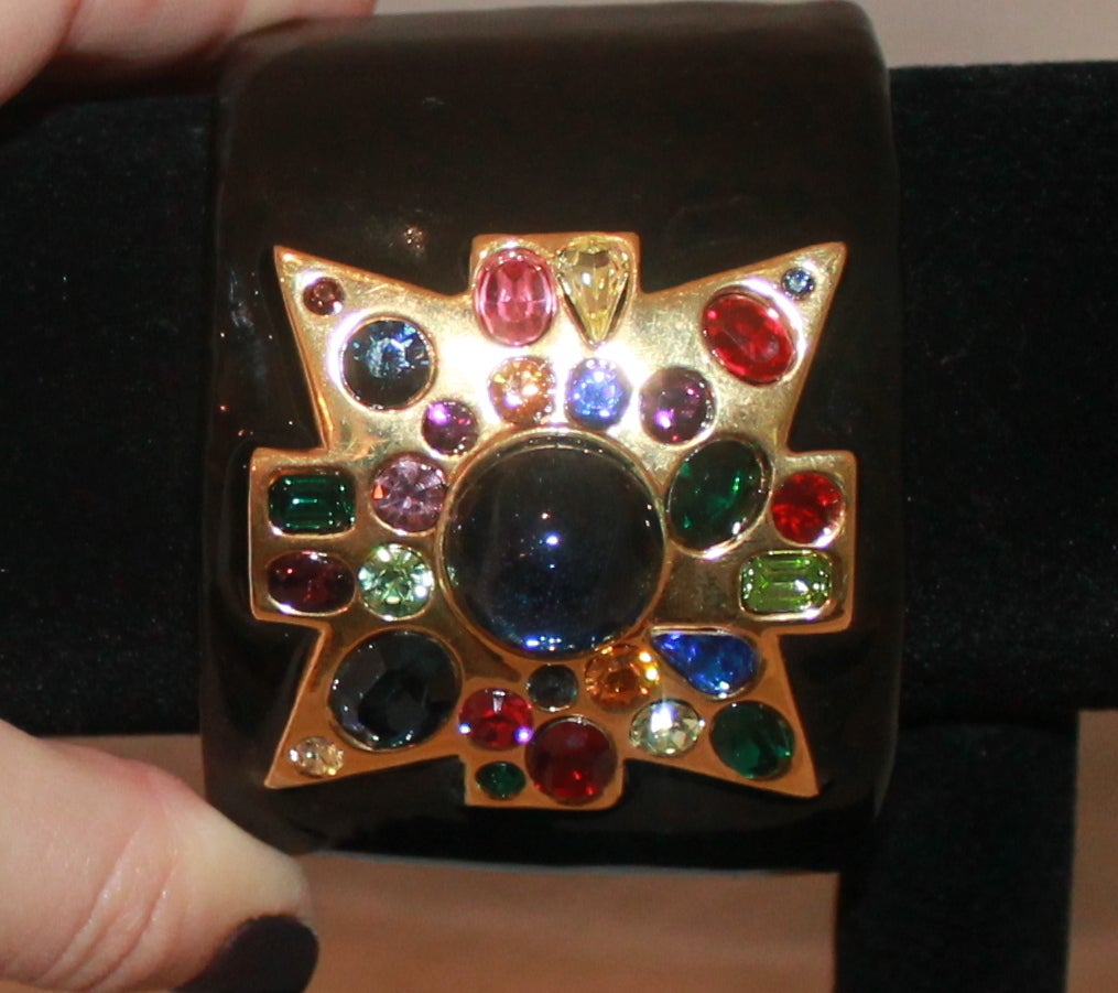 Kenneth Jay Lane Navy Multi Stone Pendant Cuff In Excellent Condition In West Palm Beach, FL