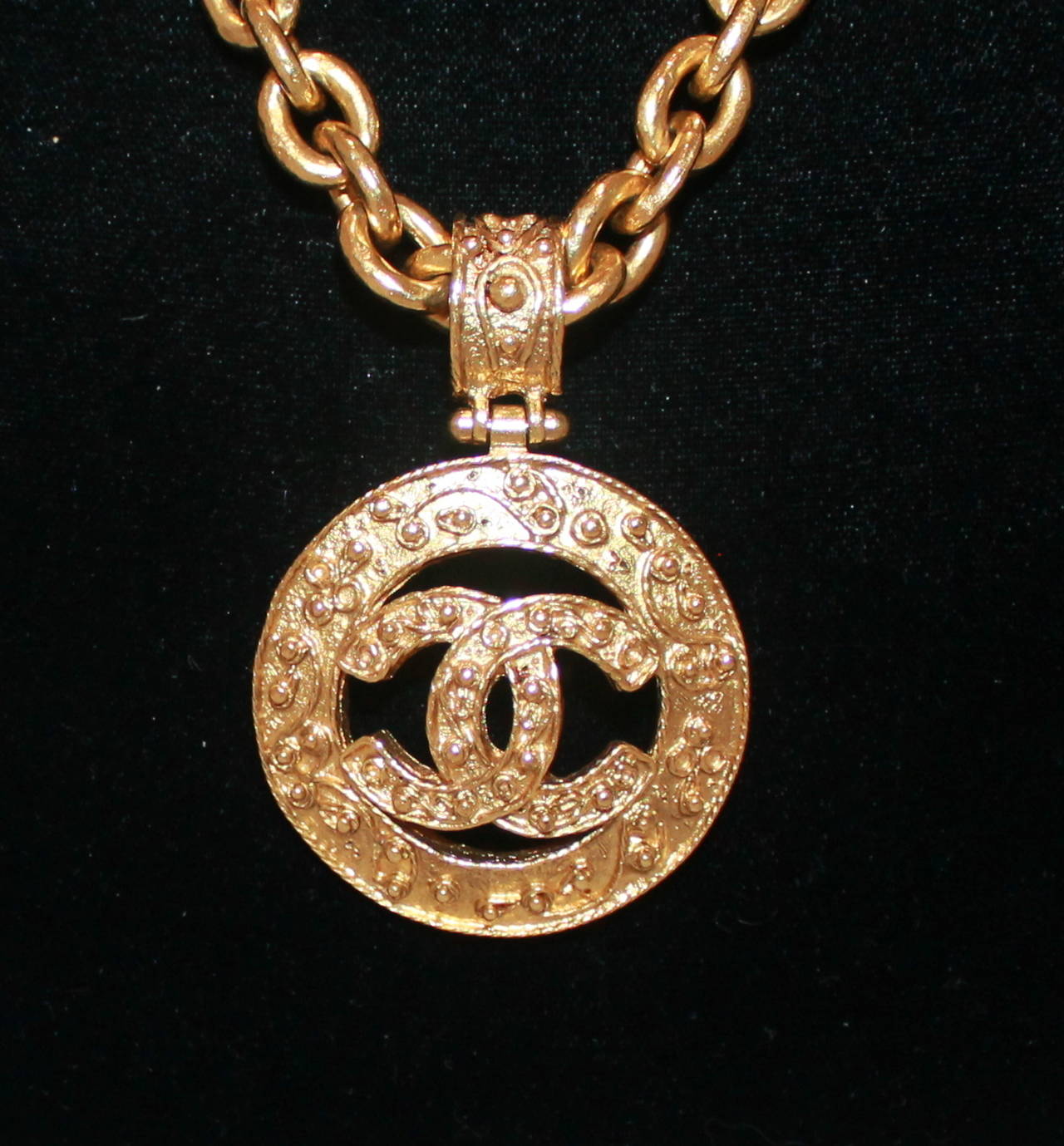 Chanel Vintage Gold Medallion Necklace - circa 1994. It is in excellent vintage condition.

Length- 26.5
