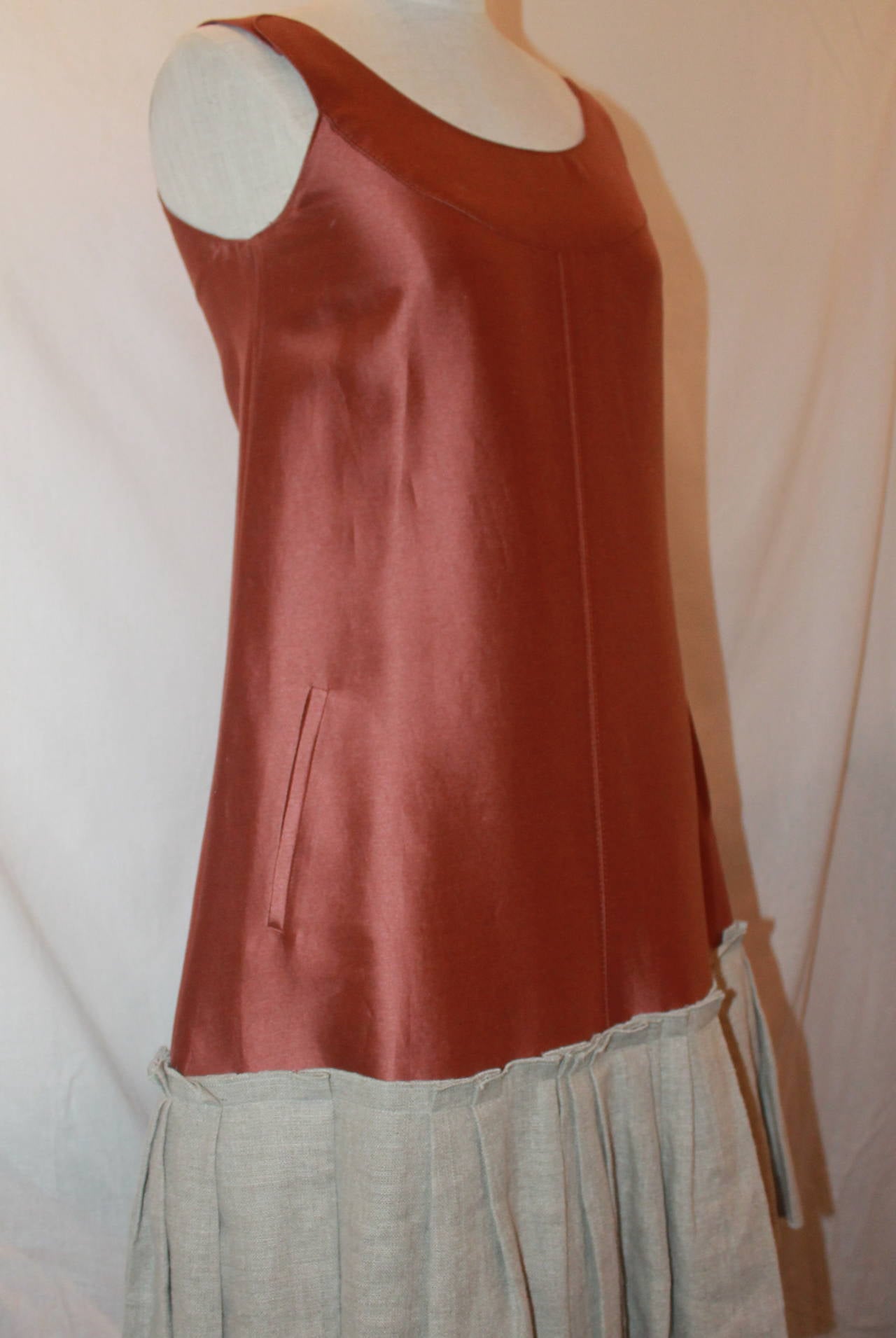 Oscar De La Renta Burnt Brown & Canvas Flare Dress - 2. Dieses Kleid ist in ausgezeichnetem Zustand und hat 2 Taschen. 

Abmessungen:
Büste- 35