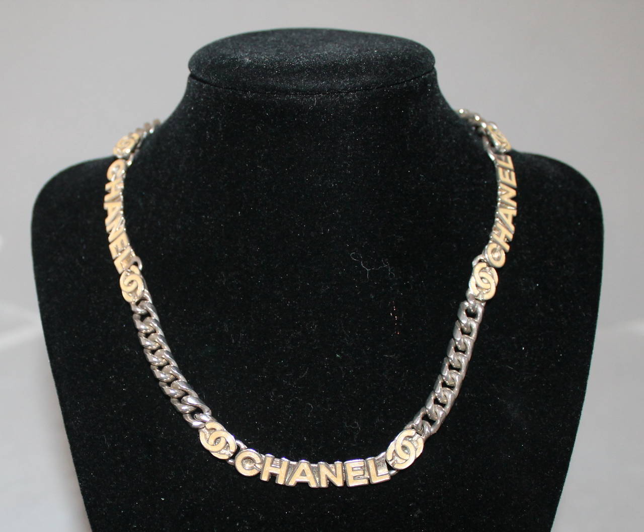 Chanel Silver & Cream Enamel Chain Necklace - circa 2000. This necklace is in excellent condition. 

Length- 16.5
