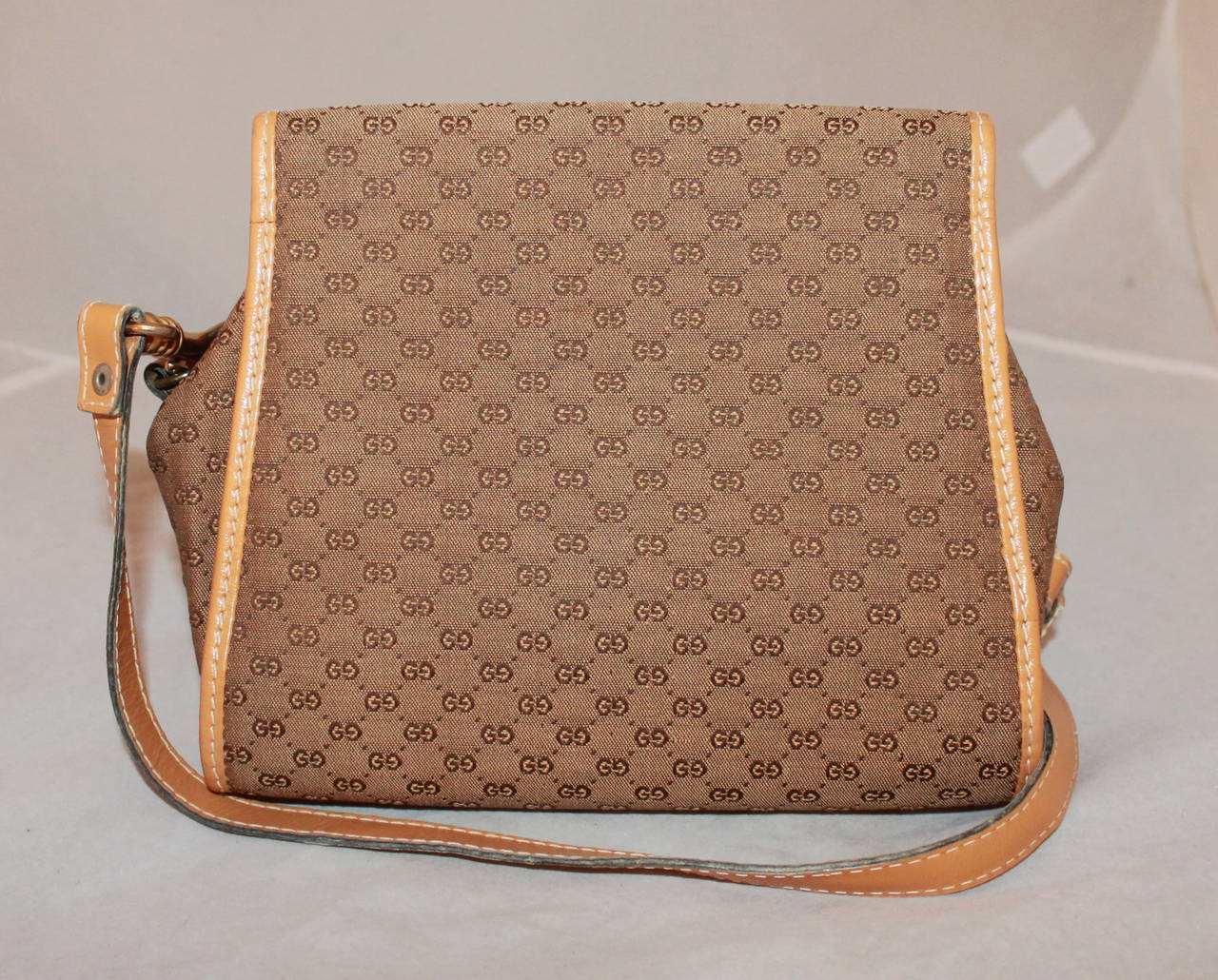 Gucci Vintage Monogram Handbag with Strap. This handbag is in excellent condition and comes with a duster.

Measurements:
Length- 7