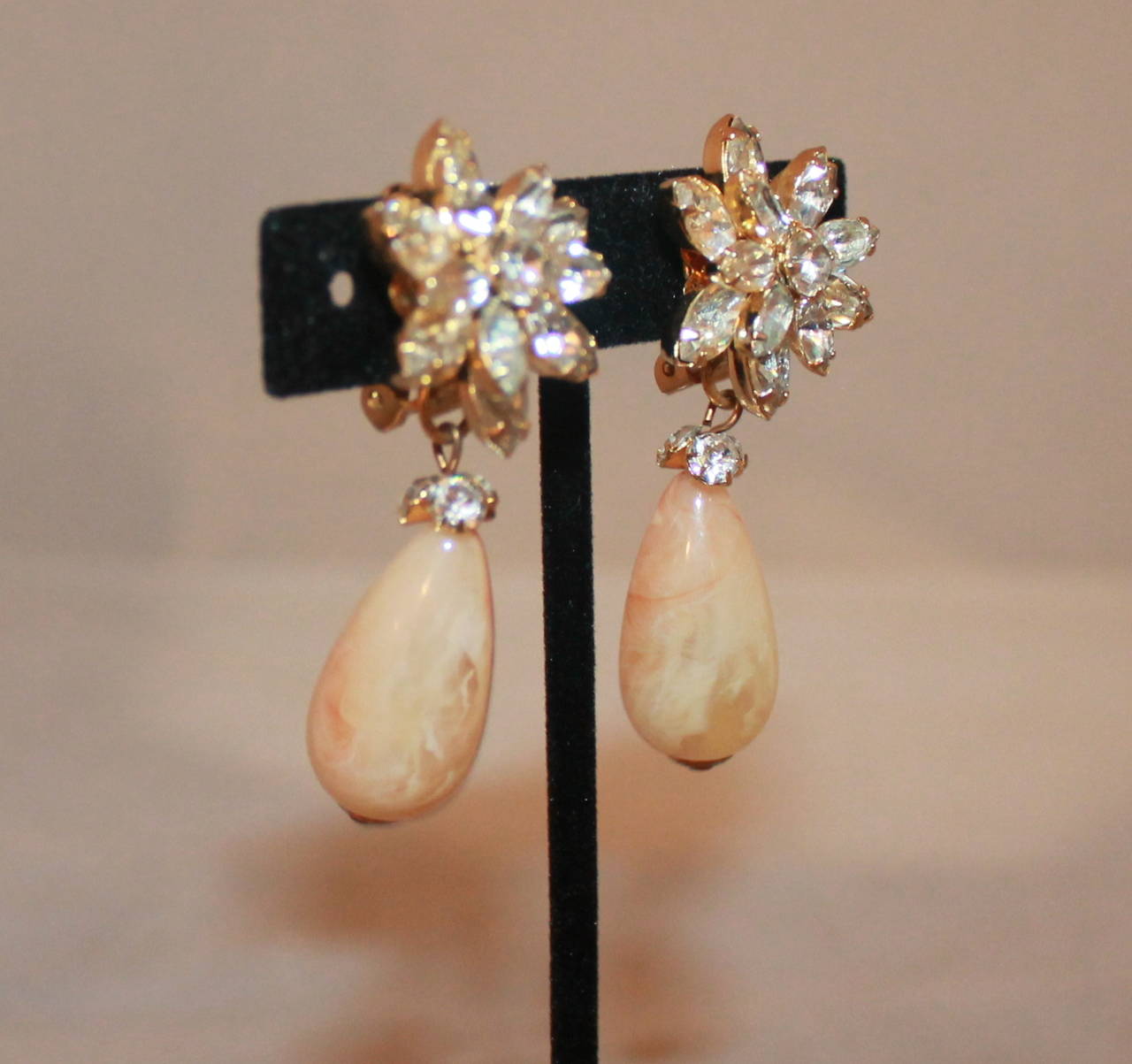 Vintage Agate Stone & Rhinestone Clip Earrings - circa 1980s In Excellent Condition In West Palm Beach, FL