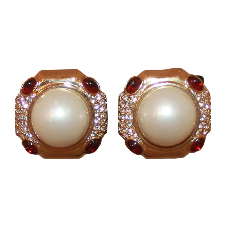 Ciner Vintage Mabe Pearl & Rhinestone Clip Earrings - circa 1980s For Sale