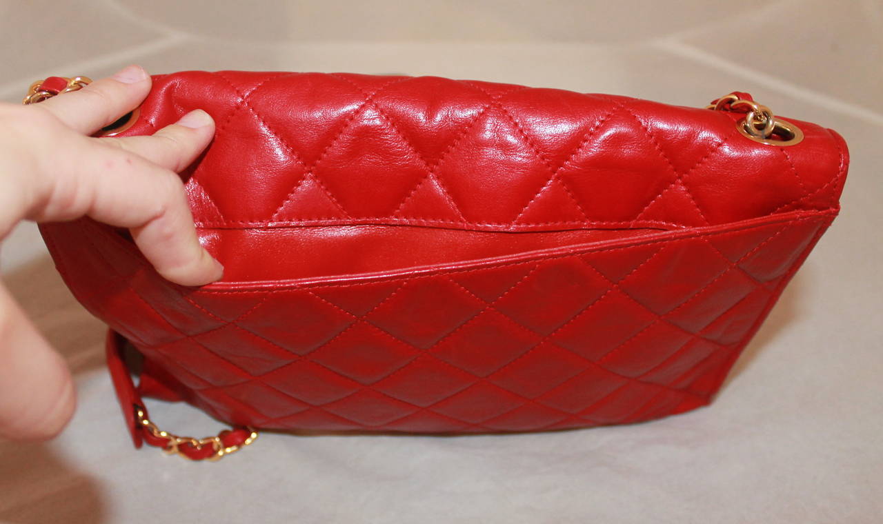 Chanel Vintage Red Lambskin Single Flap Handbag - circa 1970s. This handbag is in excellent condition and comes with a duster.

Measurements:
Length- 7.5