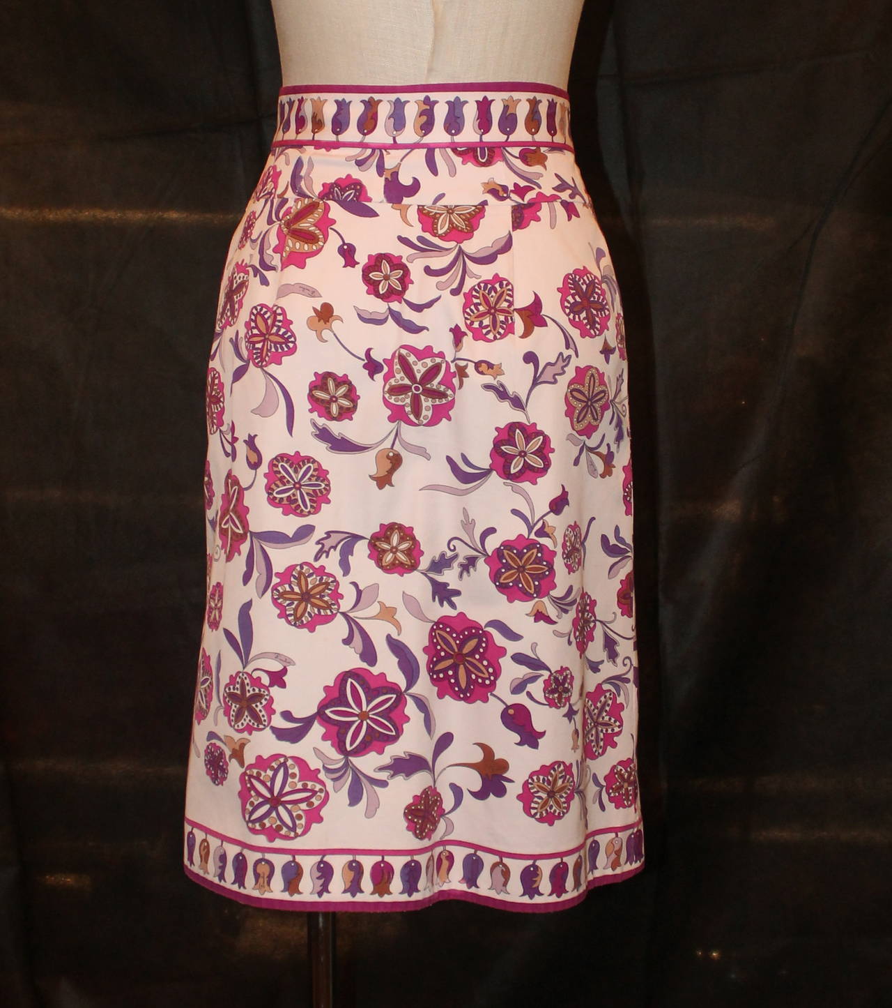 Pucci Vintage Pink, Purple, White Floral Print Skirt - circa 1960s - S In Good Condition In West Palm Beach, FL
