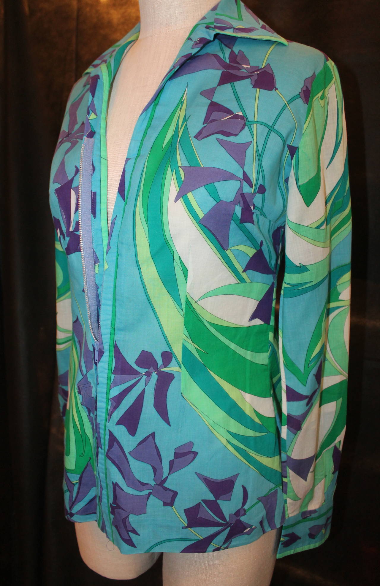 Pucci Vintage Teal Floral Print Jacket/Shirt - circa 1960s - S. This jacket is in very good vintage condition with minor wear. It is a vintage size 10. 

Measurements:
Bust- 34"
Waist- 31"
Shoulder to Shoulder- 14.5"
Length-