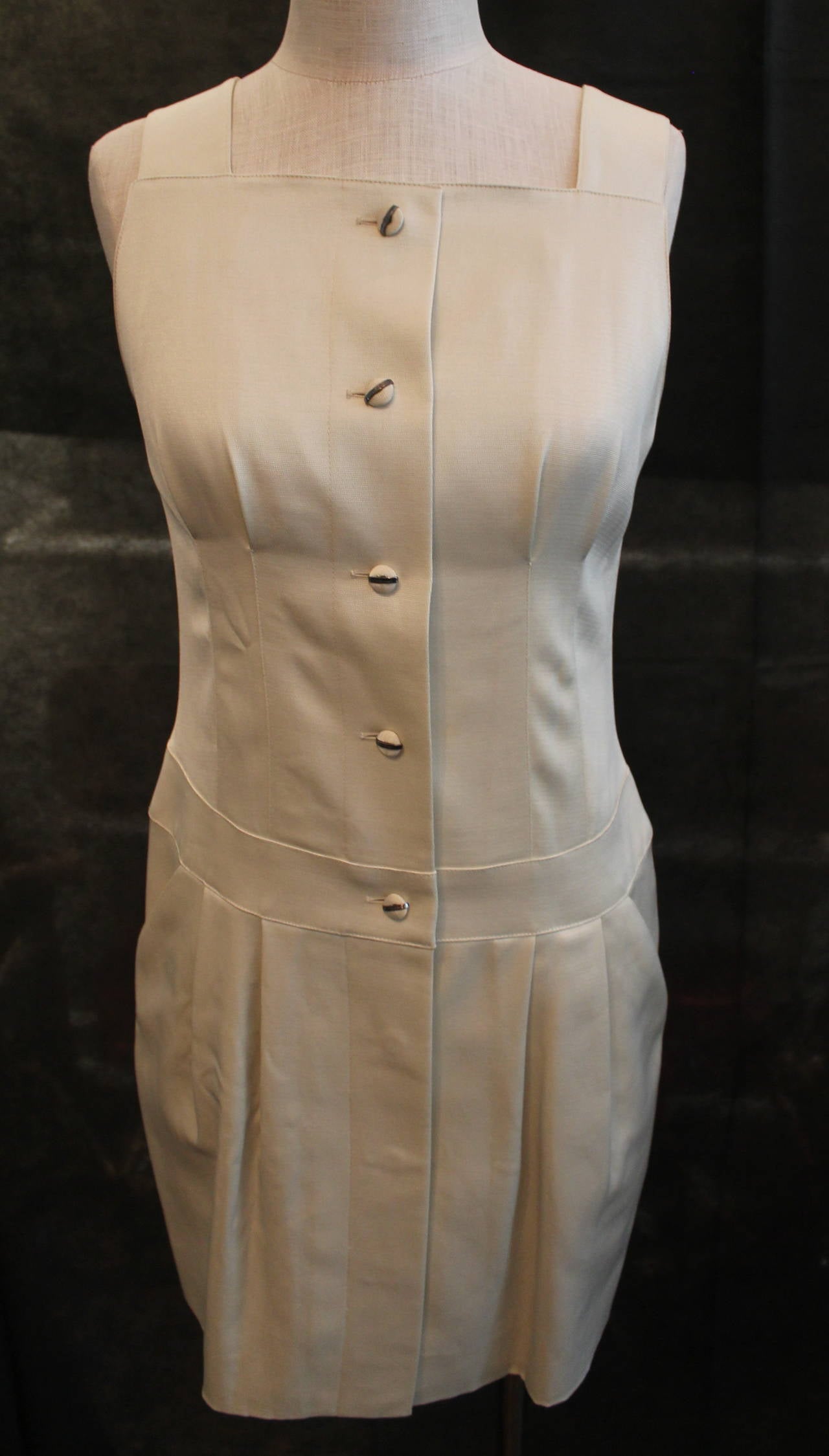 Karl Lagerfeld Vintage Ivory Dress & Jacket Set - 38. These pieces are in good condition.

Measurements:

Dress
Bust- 33