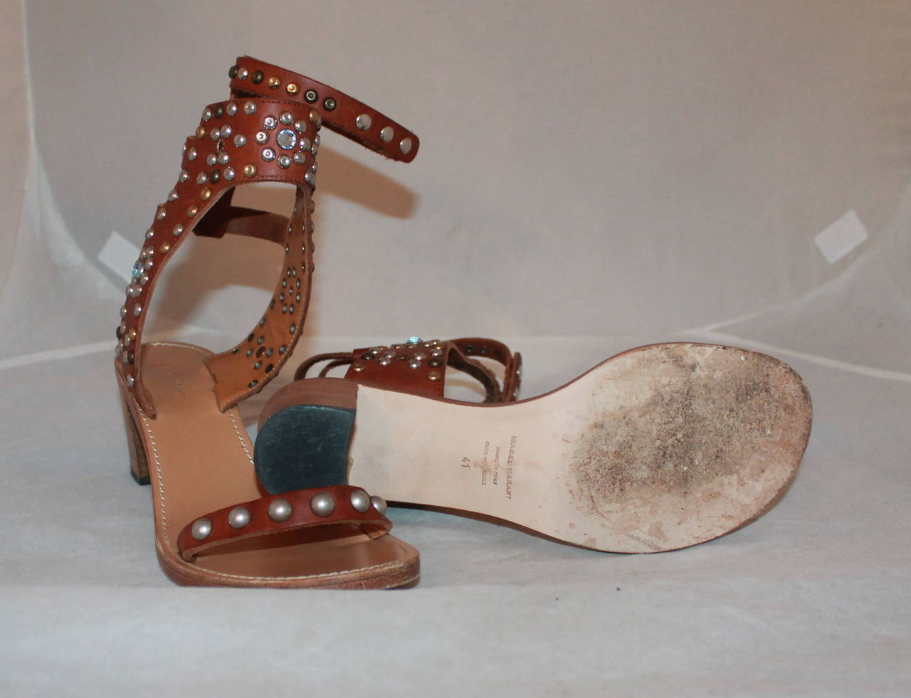 Isabel Marant Leather & Cap Embellished Sandals - 41 In Excellent Condition In West Palm Beach, FL