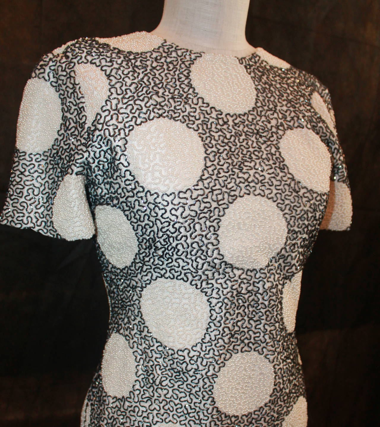 Carolina Herrera Vintage Pearl & Bead Polka Dot Dress - S. This dress is in very good vintage condition with minor pulls on the beading. 

Measurements:
Bust- 32
