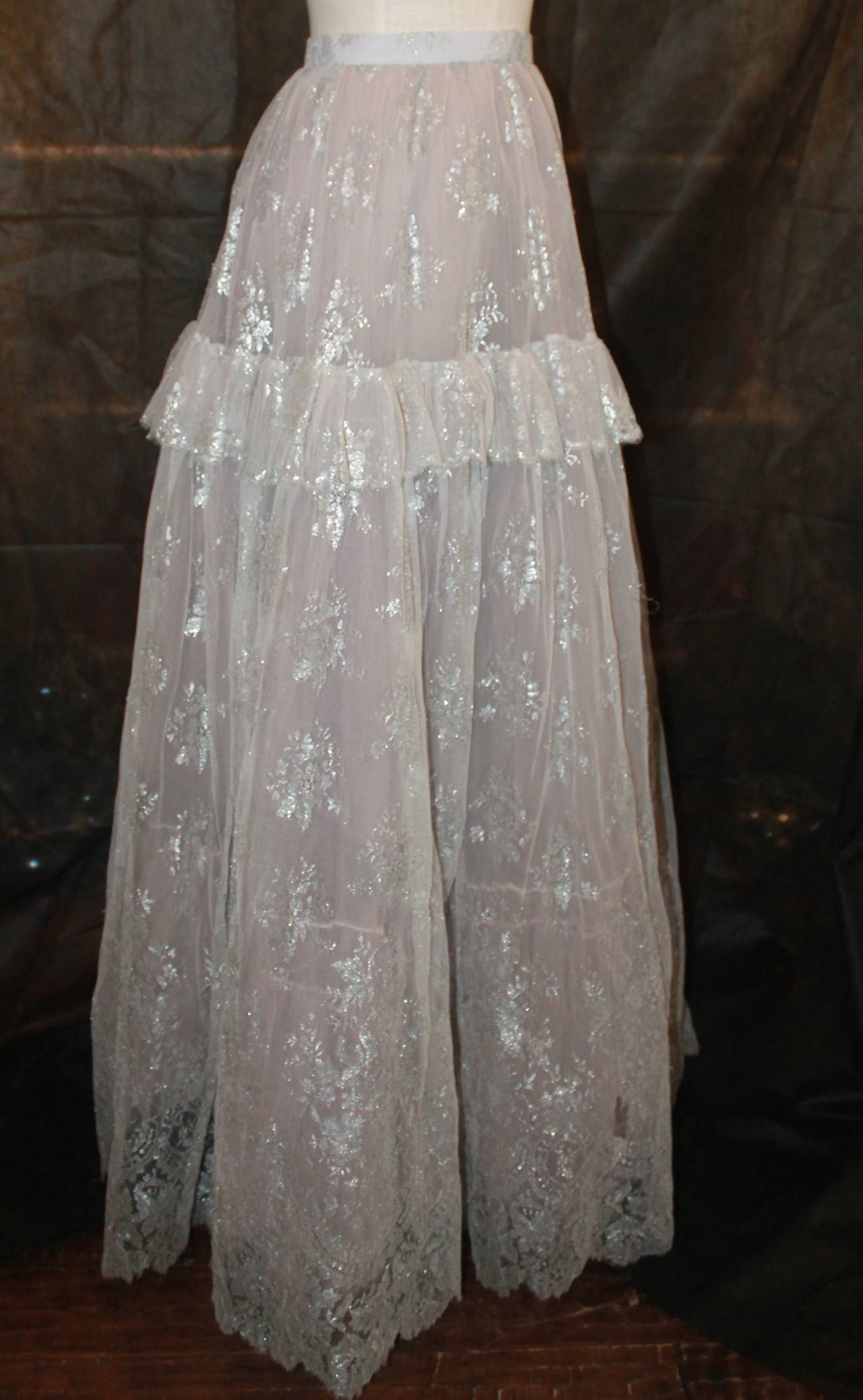 Oscar De La Renta 1990's Vintage Silver Lace & Tulle Ball Skirt - 4. This skirt is in impeccable condition.

**This skirt has a matching top in the store**

Measurements:
Waist- 26