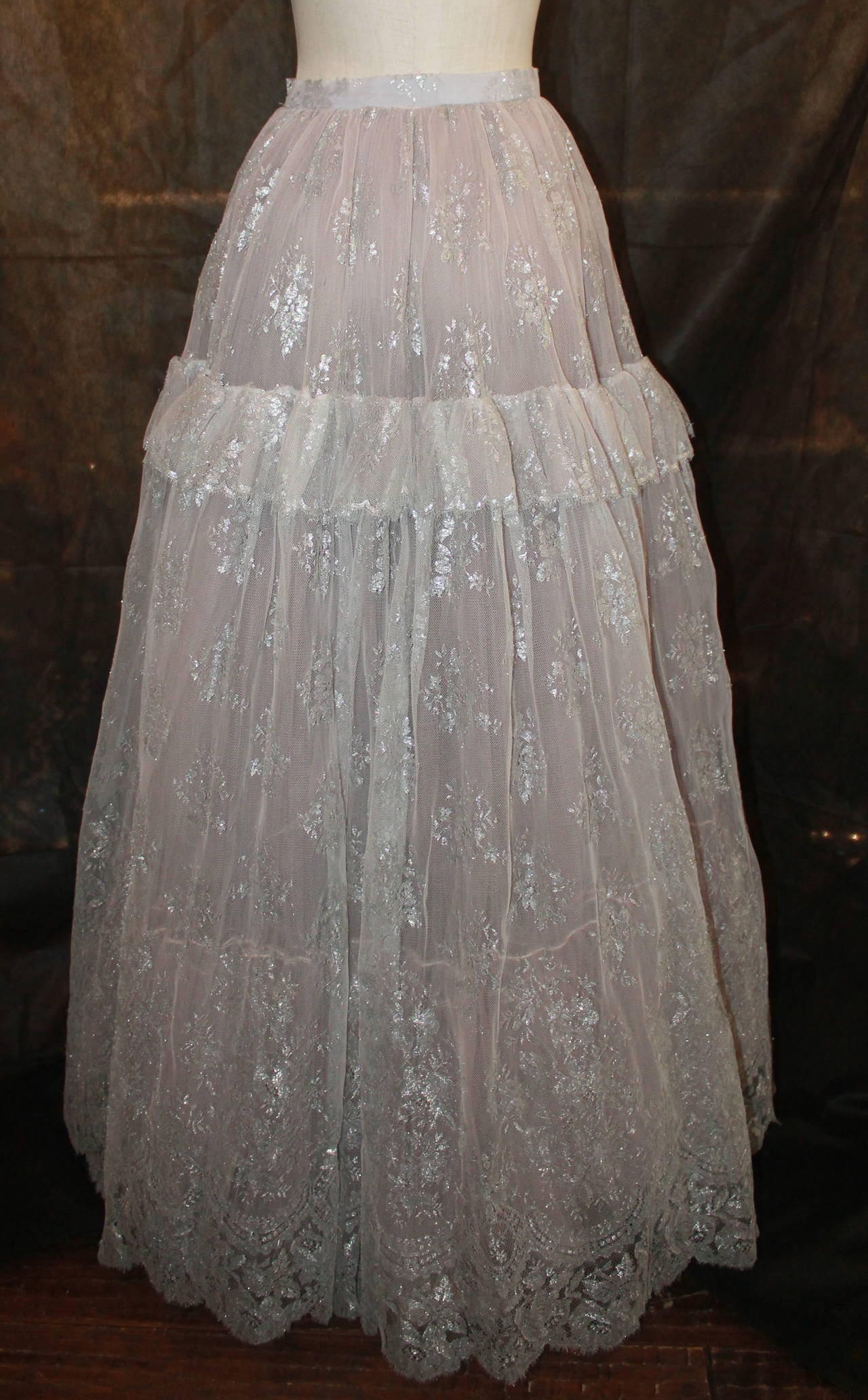 Oscar De La Renta 1990's Vintage Silver Lace & Tulle Ball Skirt - 4 In Excellent Condition In West Palm Beach, FL