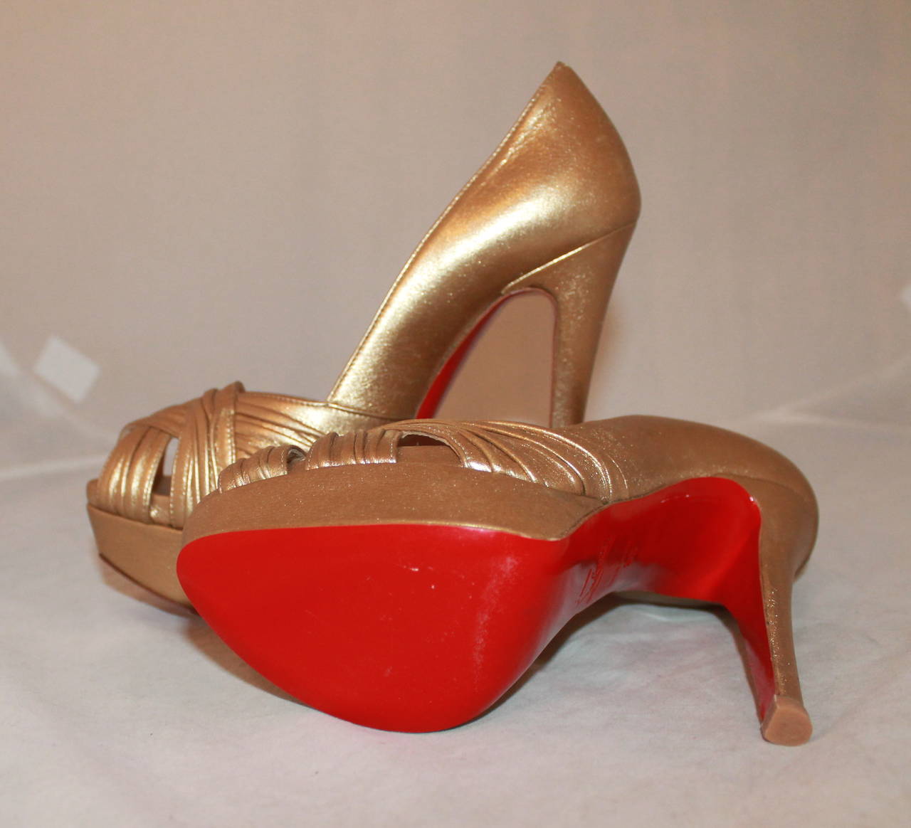 Christian Louboutin Golden Platform Heels - 36 In Excellent Condition In West Palm Beach, FL