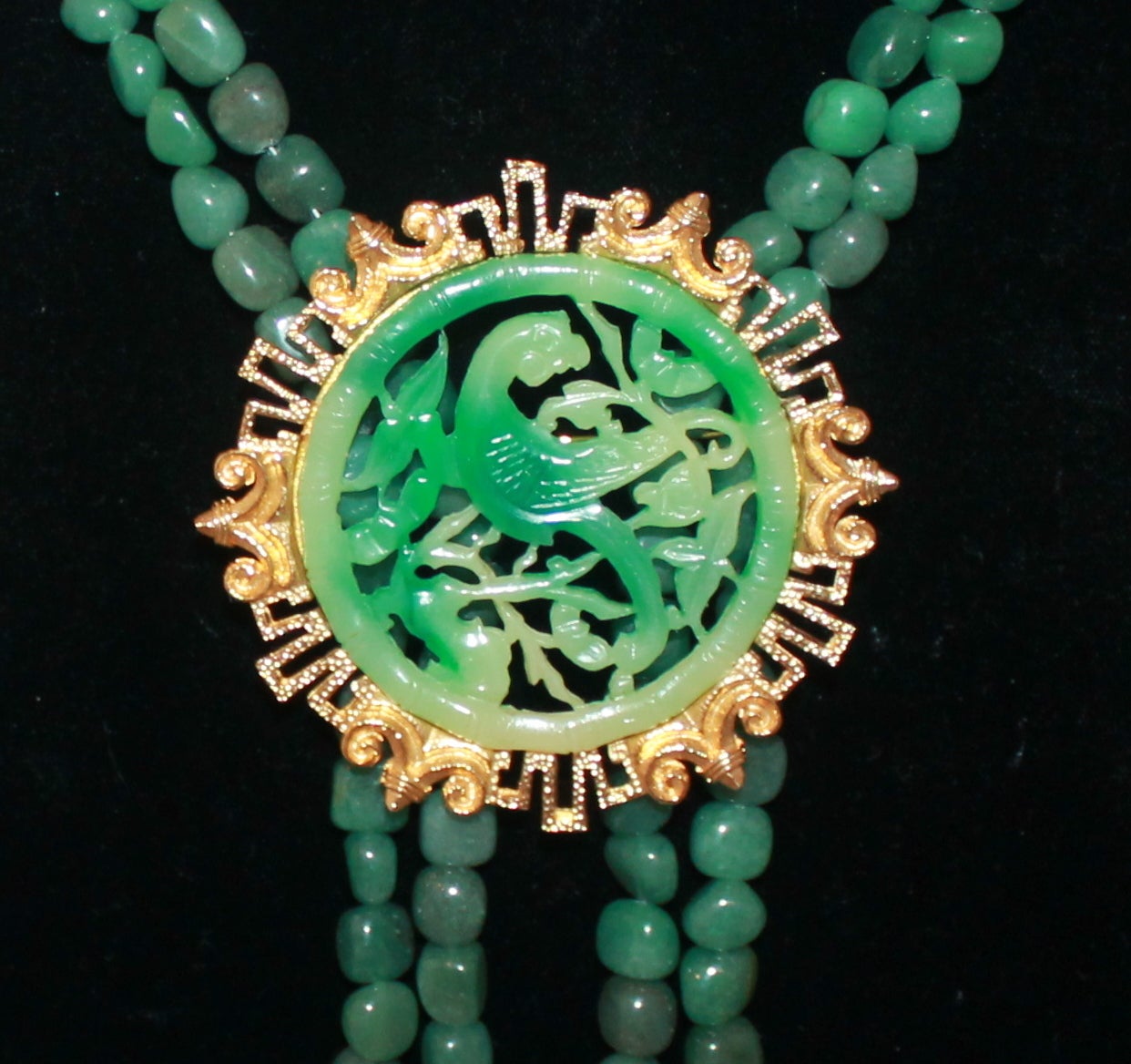 Vendome Vintage Jade Bead & Goldtone Pendant Necklace. This necklace is in excellent condition and has a magnetic clasp. Circa 1960-1970s.

Measurements:
Length (Half, while hanging)- 17