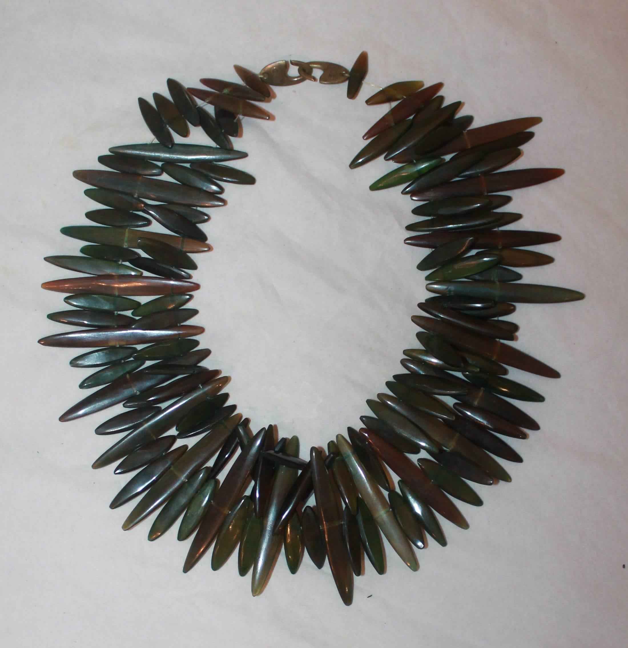 Gerda Lynggaard for Monies Vintage Forest Green Horn Necklace - circa 1986. This necklace is a very unique piece and is in excellent condition. The horn has shades of dark green and tan. 

Measurement: 
Length- 21.5