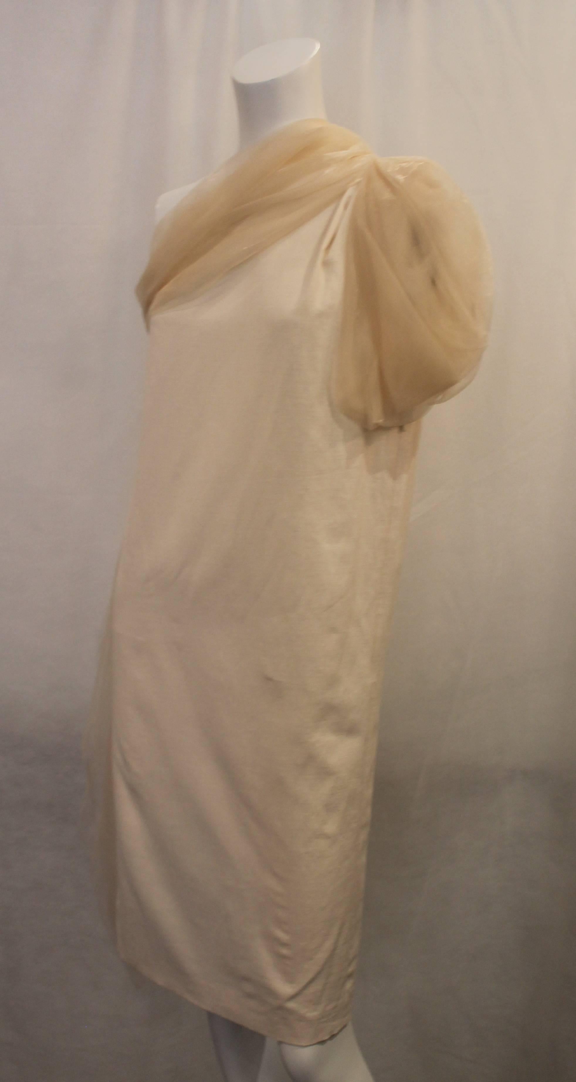 Bottega Veneta Cream Linen One Shoulder Dress with Silk Detail - 40. This elegant dress is an ivory color with a sheer cream-colored shoulder strap and sash. This dress is in excellent condition and is an elegant, unique dress for summer.
