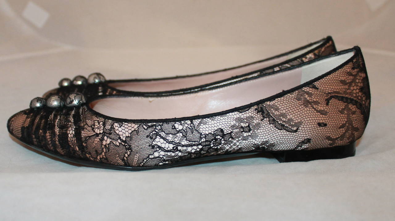 Rene Caovilla Pale Pink & Black Lace Flats with Pearls - 37 In Excellent Condition In West Palm Beach, FL