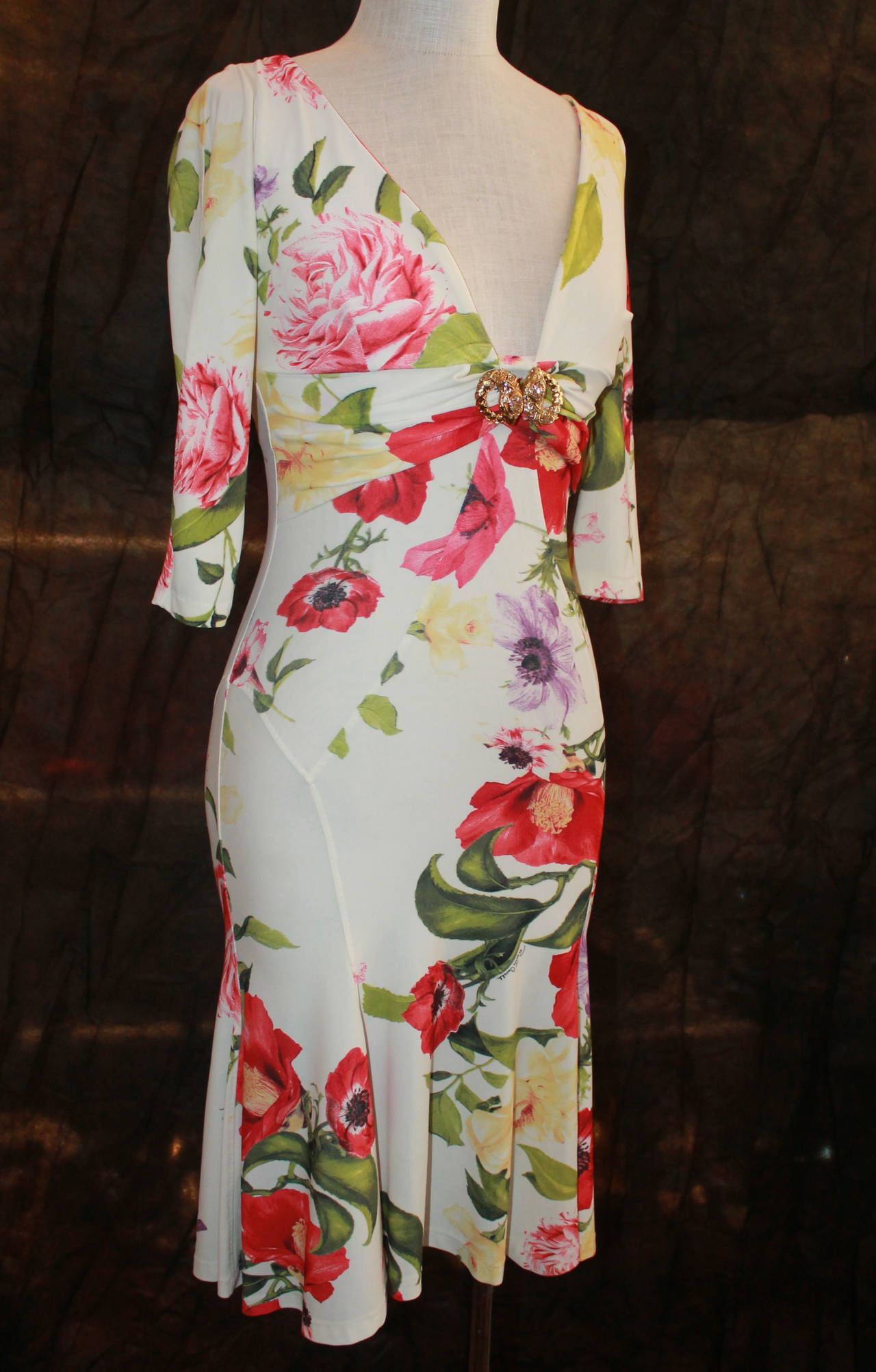 Roberto Cavalli White & Pink Floral Print Jersey 3/4 Sleeve Dress - 42 - retail $4,225. This dress is in excellent condition with no visible signs of wear. An Italian 42 is closer to an American size 8. 

Measurements:
Buts- 32