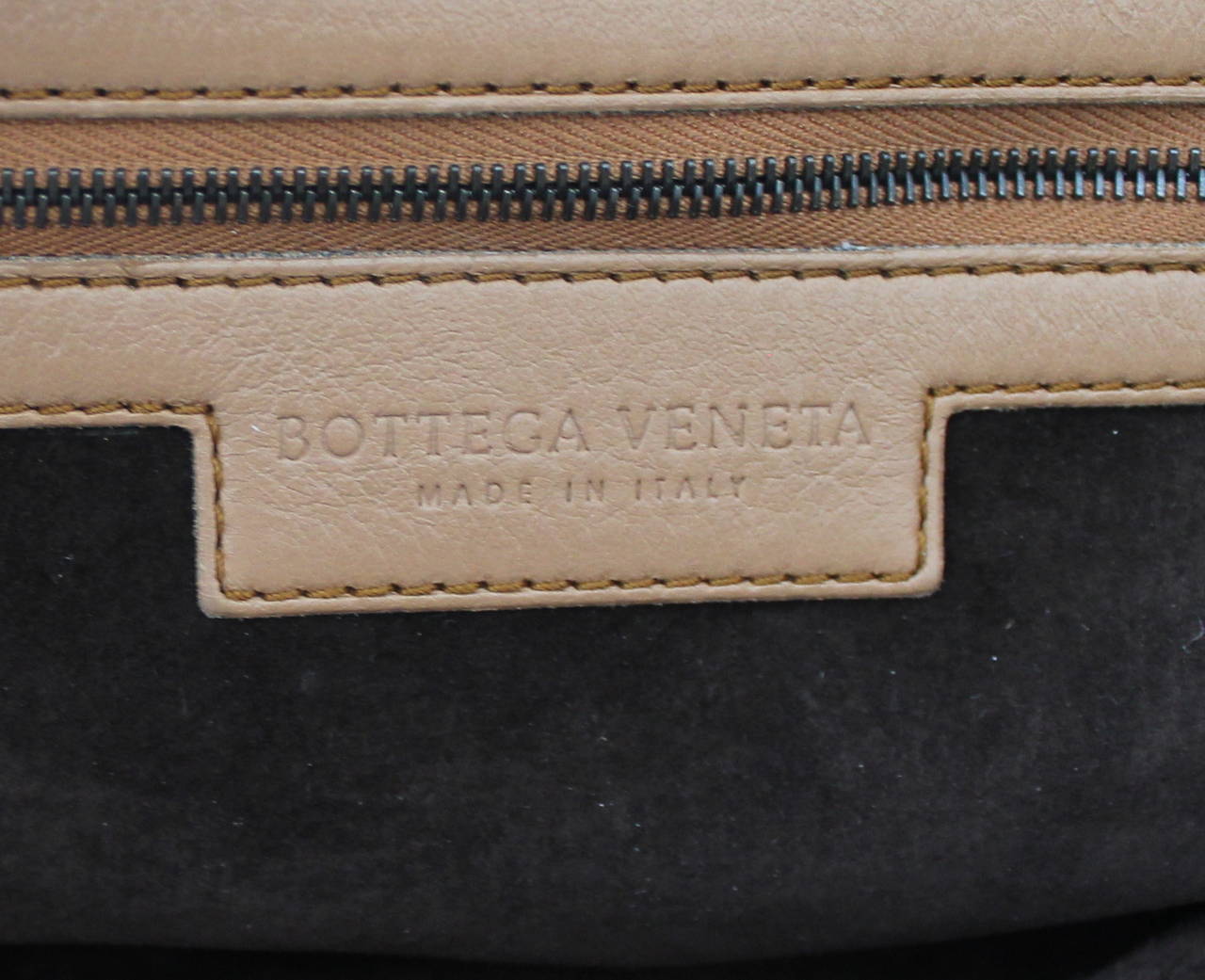 Bottega Veneta Luggage Leather & Yellow Stitching Shoulder Bag - rt. $2680 In Good Condition In West Palm Beach, FL
