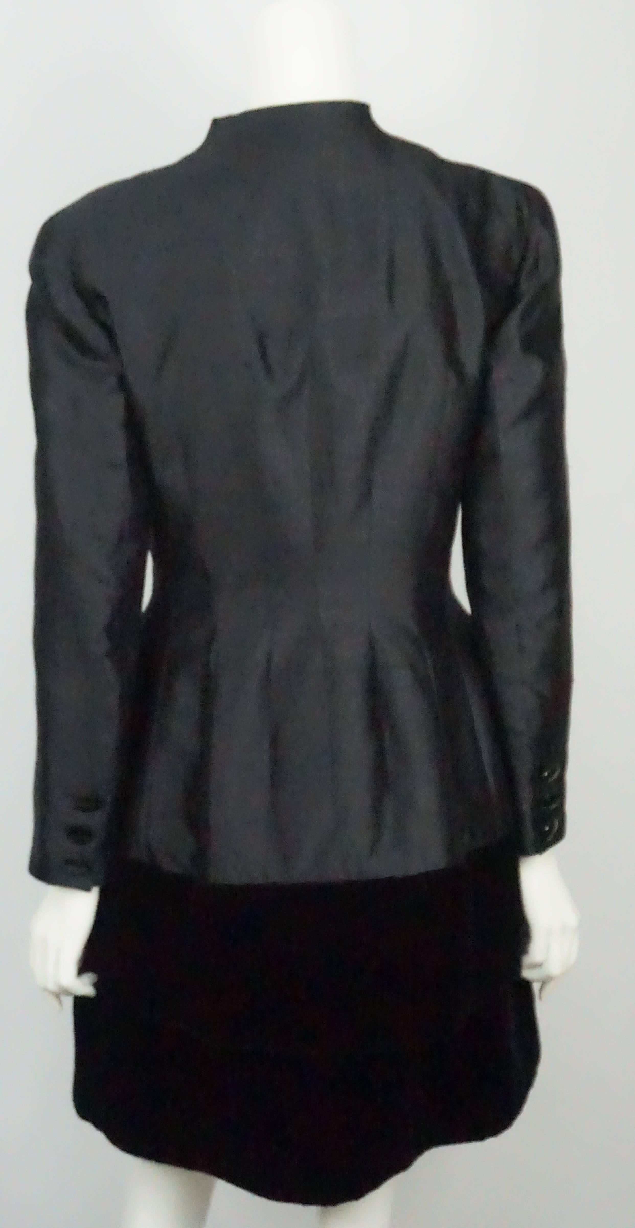Noir Valentino - Robe noire en soie et velours avec manteau - Taille 10 - vers 1980 en vente