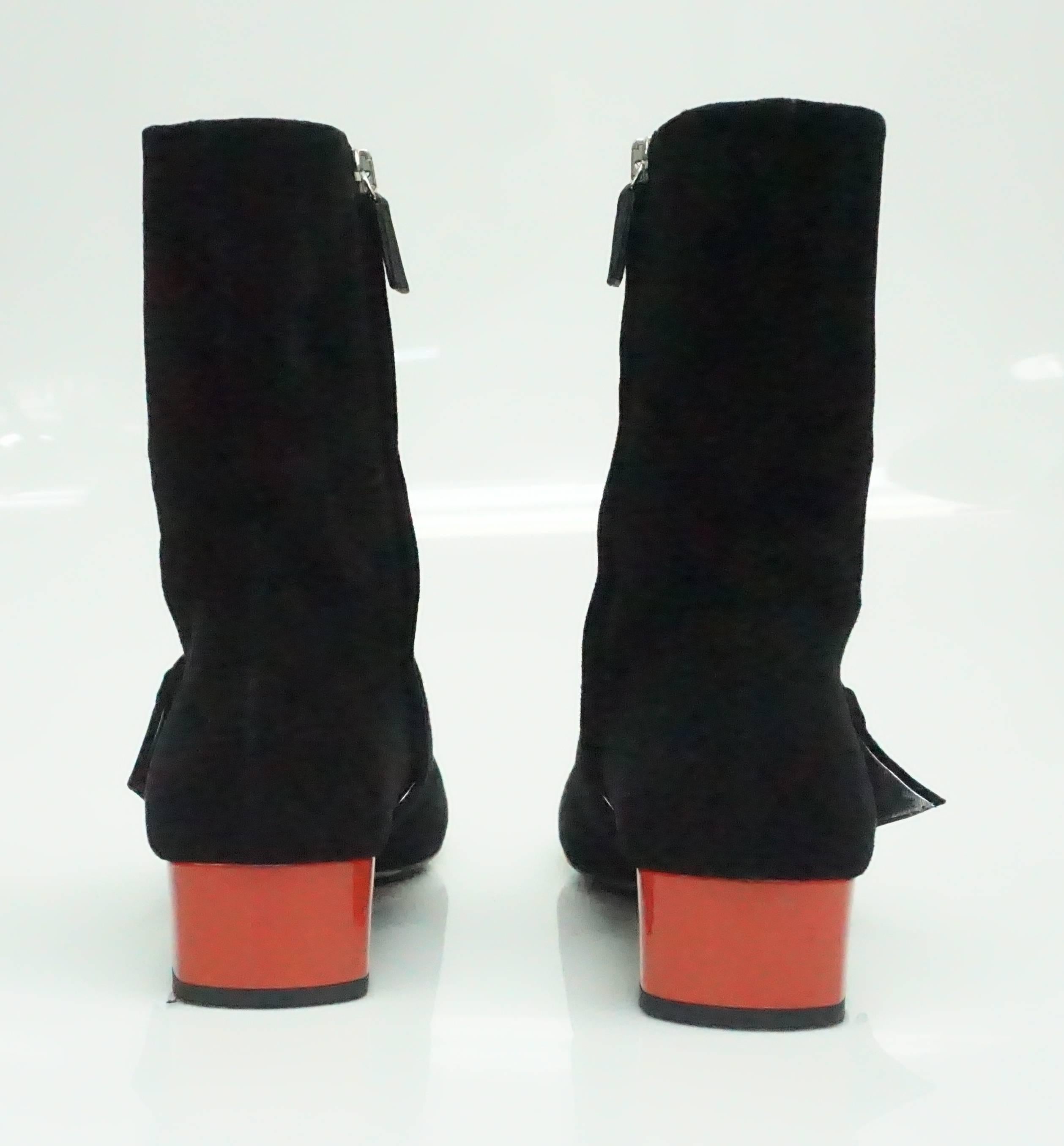 Gucci Black Suede Short Boot with Red Patent Chunky Heel - SHW - 39C In Good Condition In West Palm Beach, FL