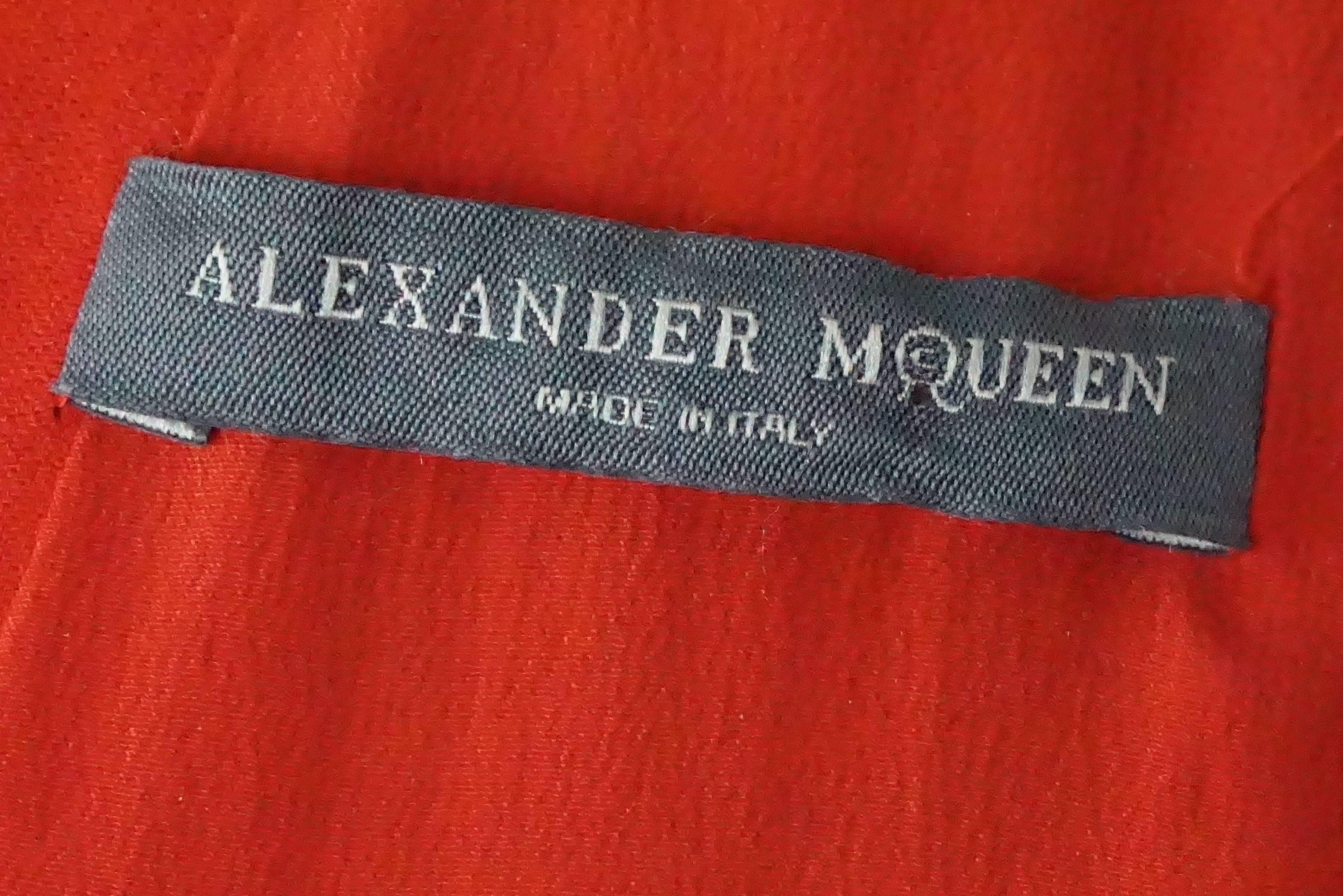 Alexander McQueen - Robe fourreau sans manches rouge - 44 Pour femmes en vente