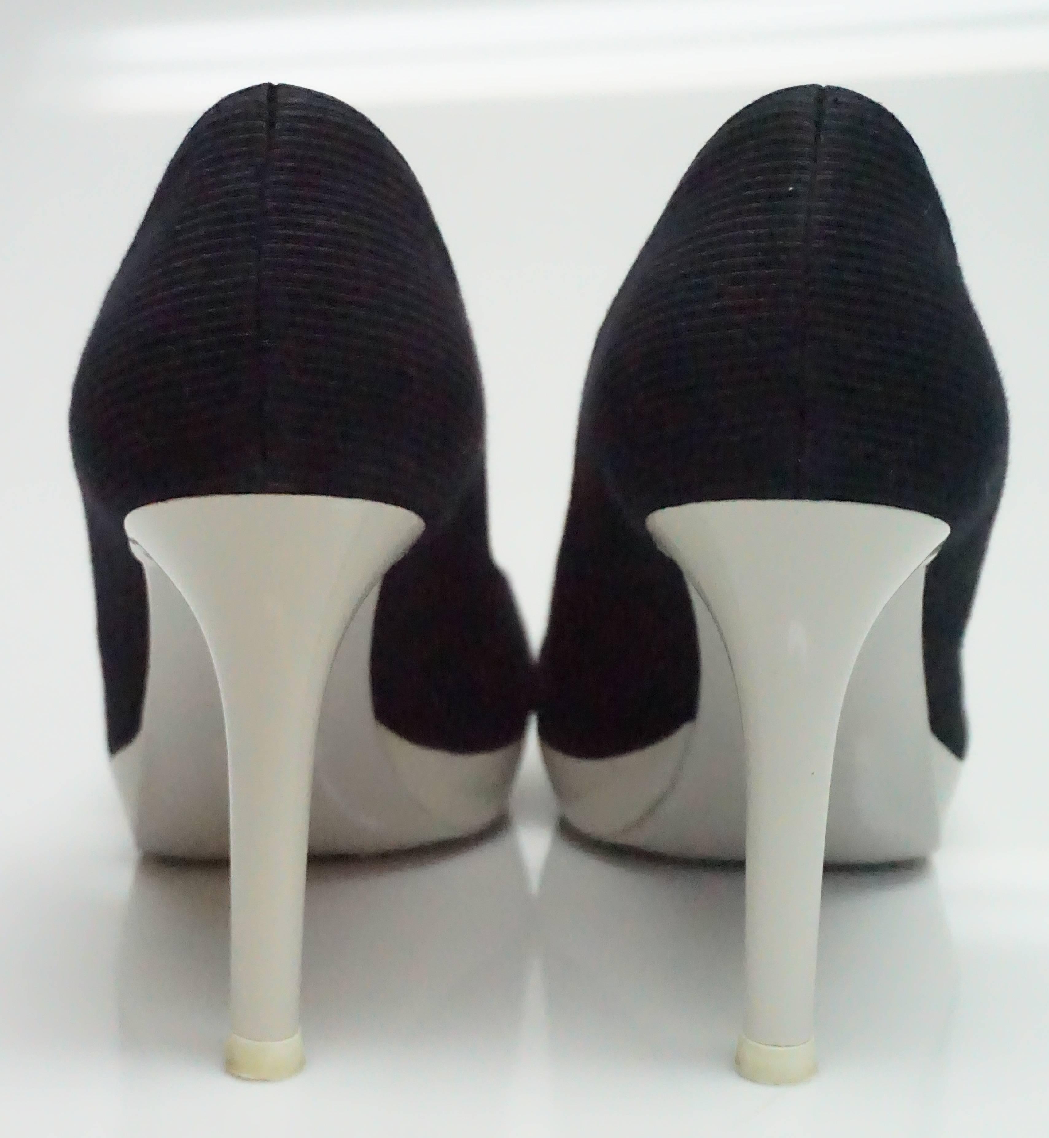 Stella McCartney Navy & White Pump - 36.5 In Excellent Condition For Sale In West Palm Beach, FL