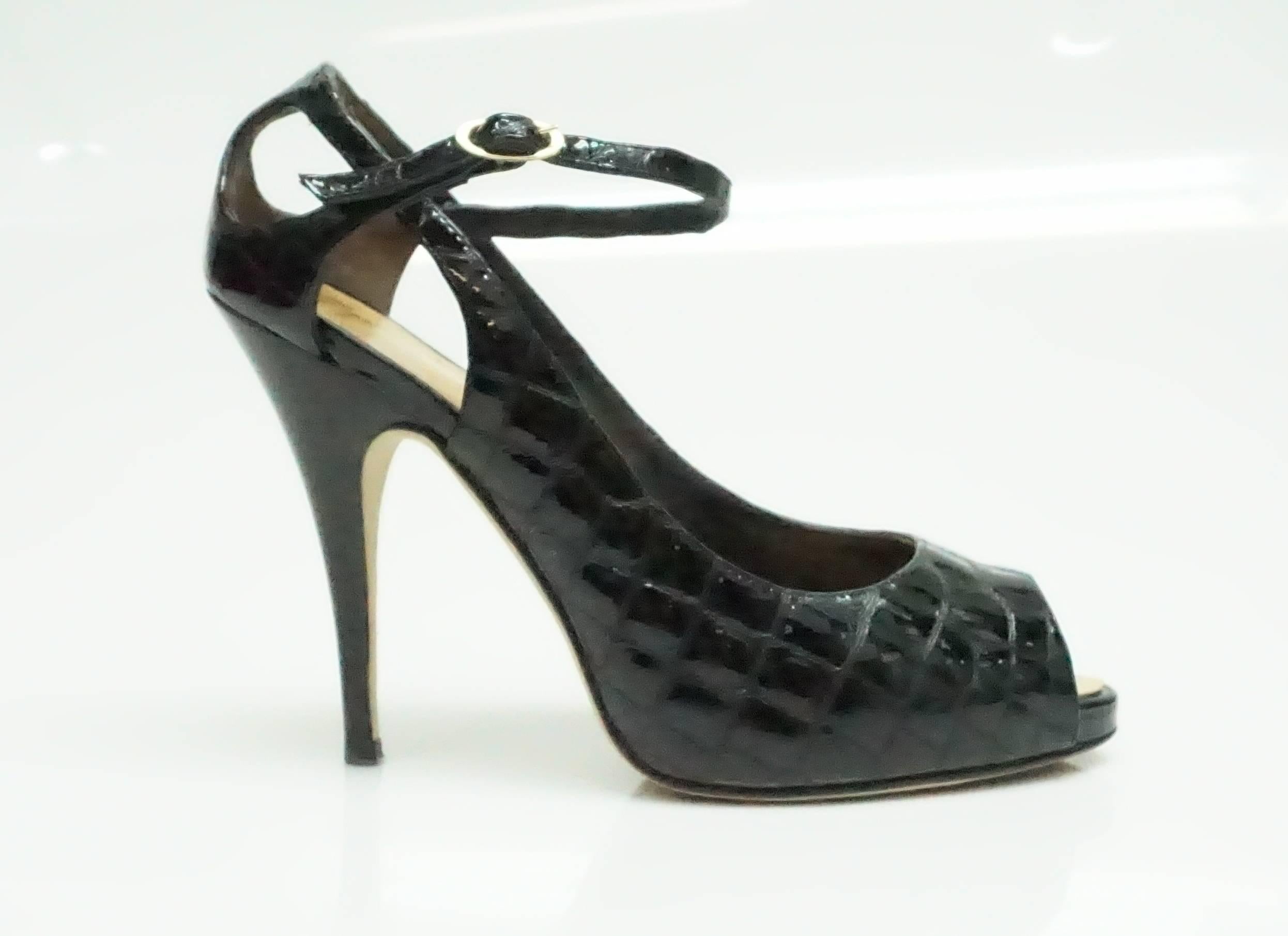 Giuseppe Zanotti Black Patent Crocodile Style Embossed Shoes - 38.5  These uniquely styled ankle strap shoe is in good condition. They have a 4.5