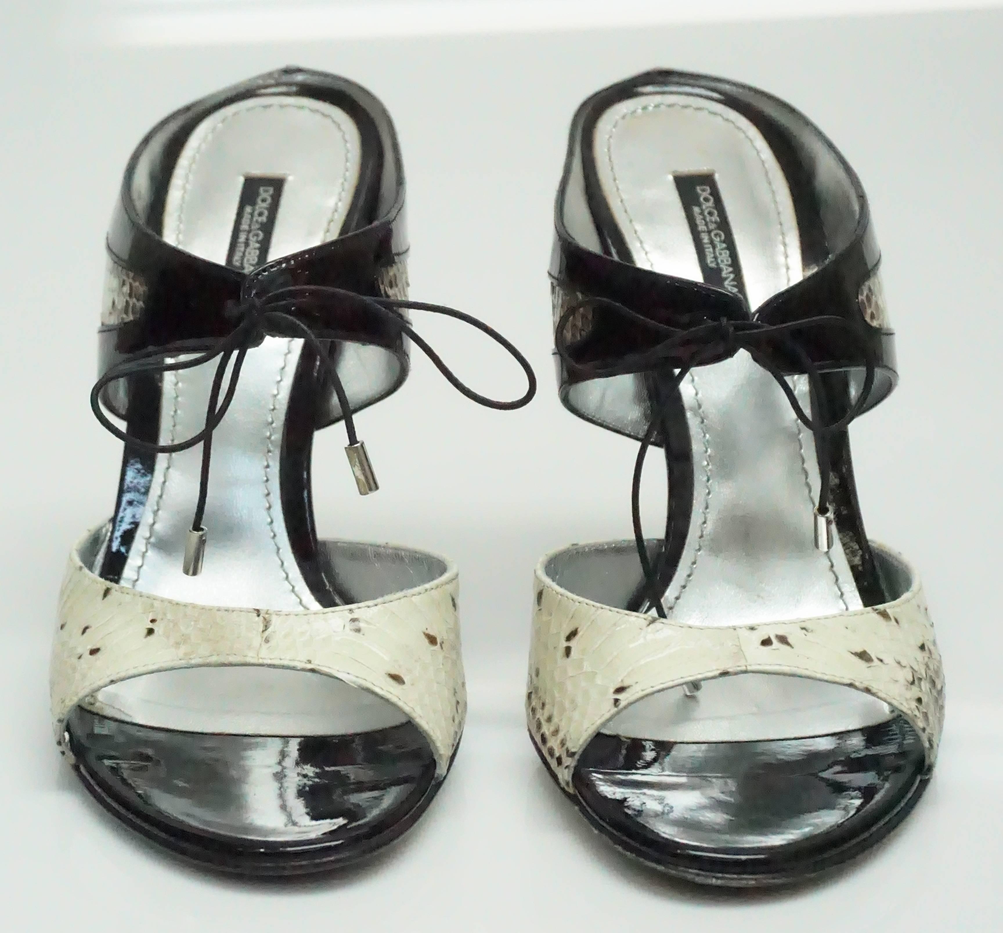 Dolce & Gabbana Ivory & Black Snake and Patent Slide - 38 In Excellent Condition In West Palm Beach, FL