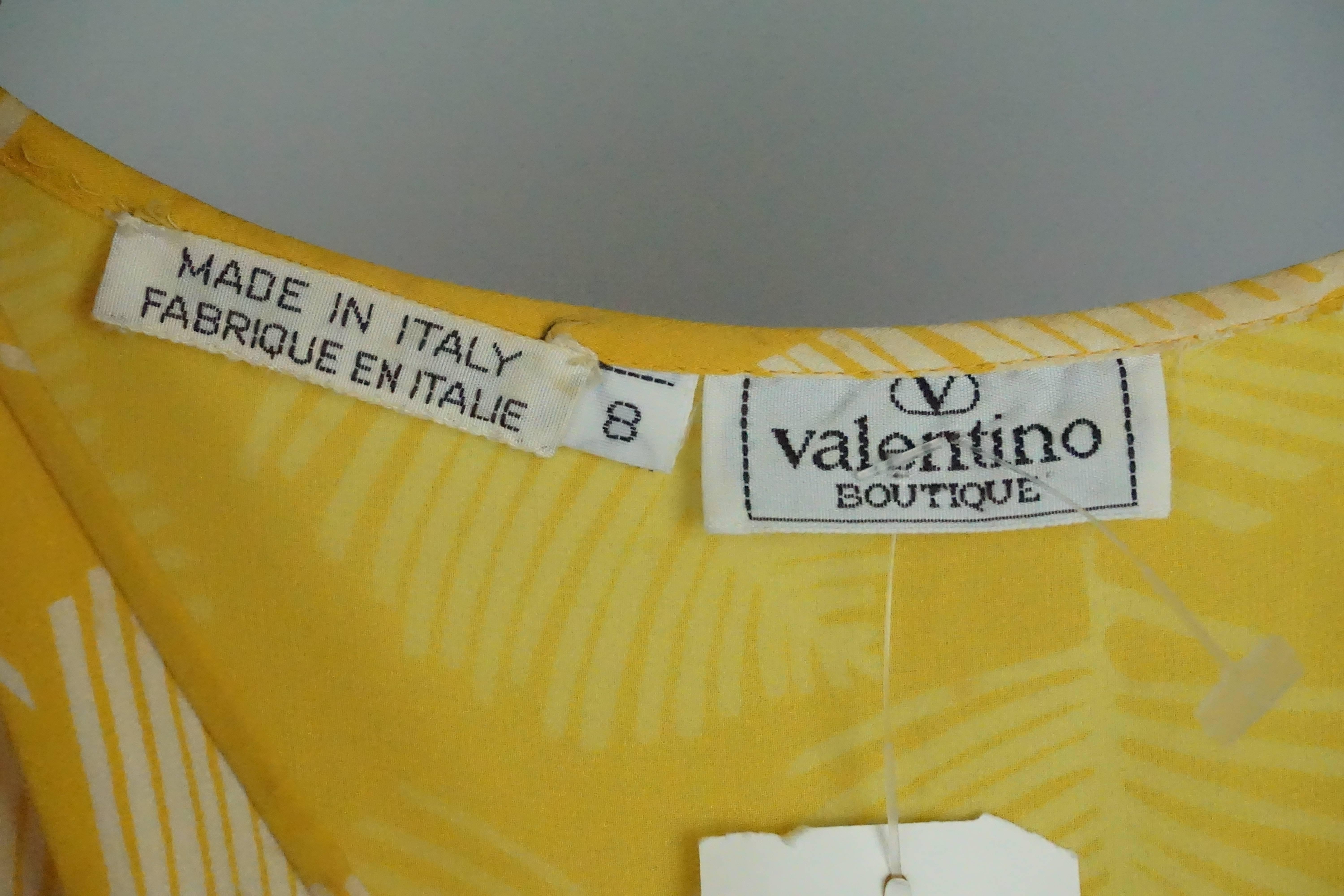 Valentino Gelb-weiße Kapuzenärmel mit Blattdruck - 8 im Angebot 3