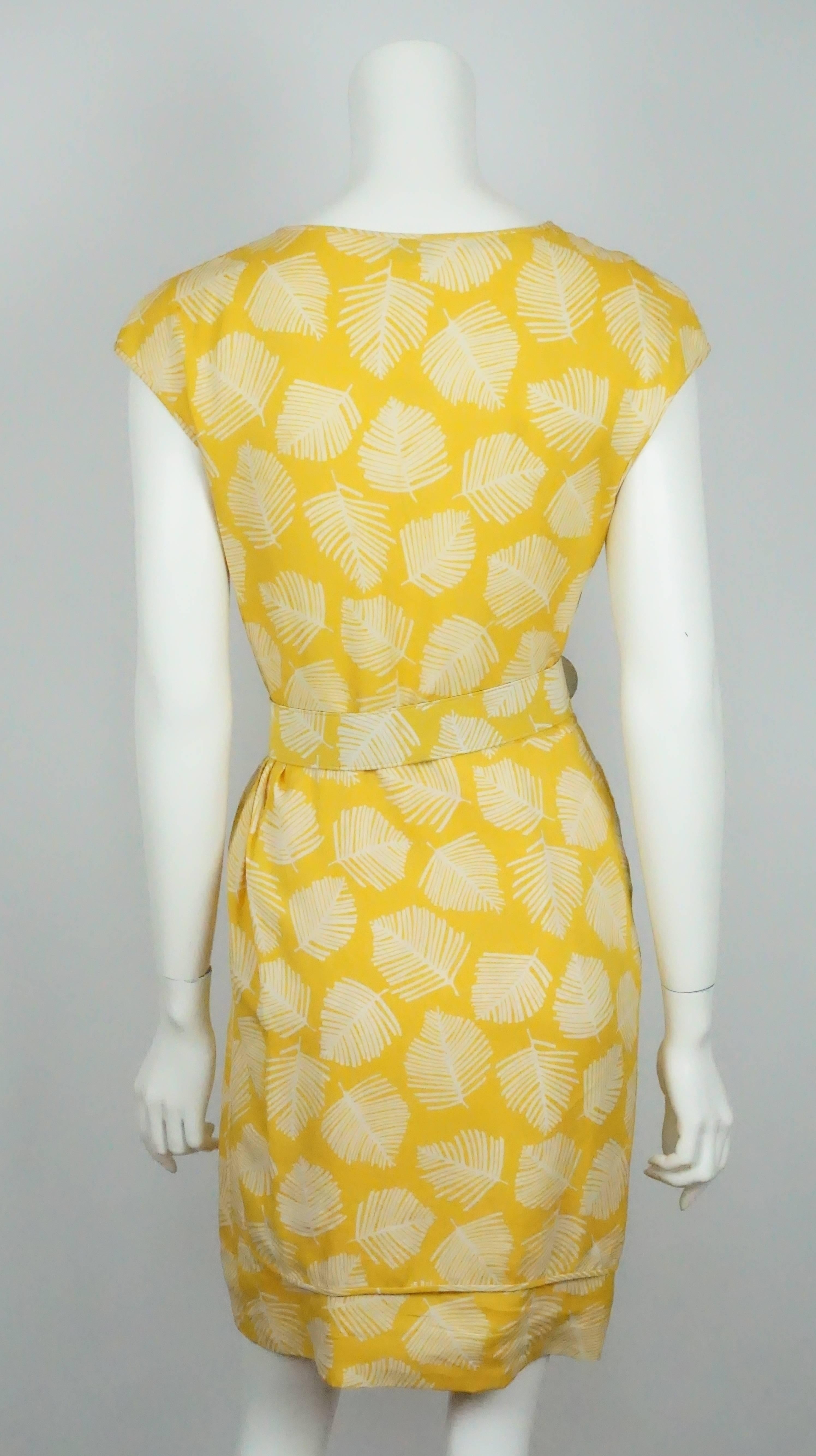 Brown Valentino Yellow & White Cap Sleeve w/ Leaf Print - 8 For Sale