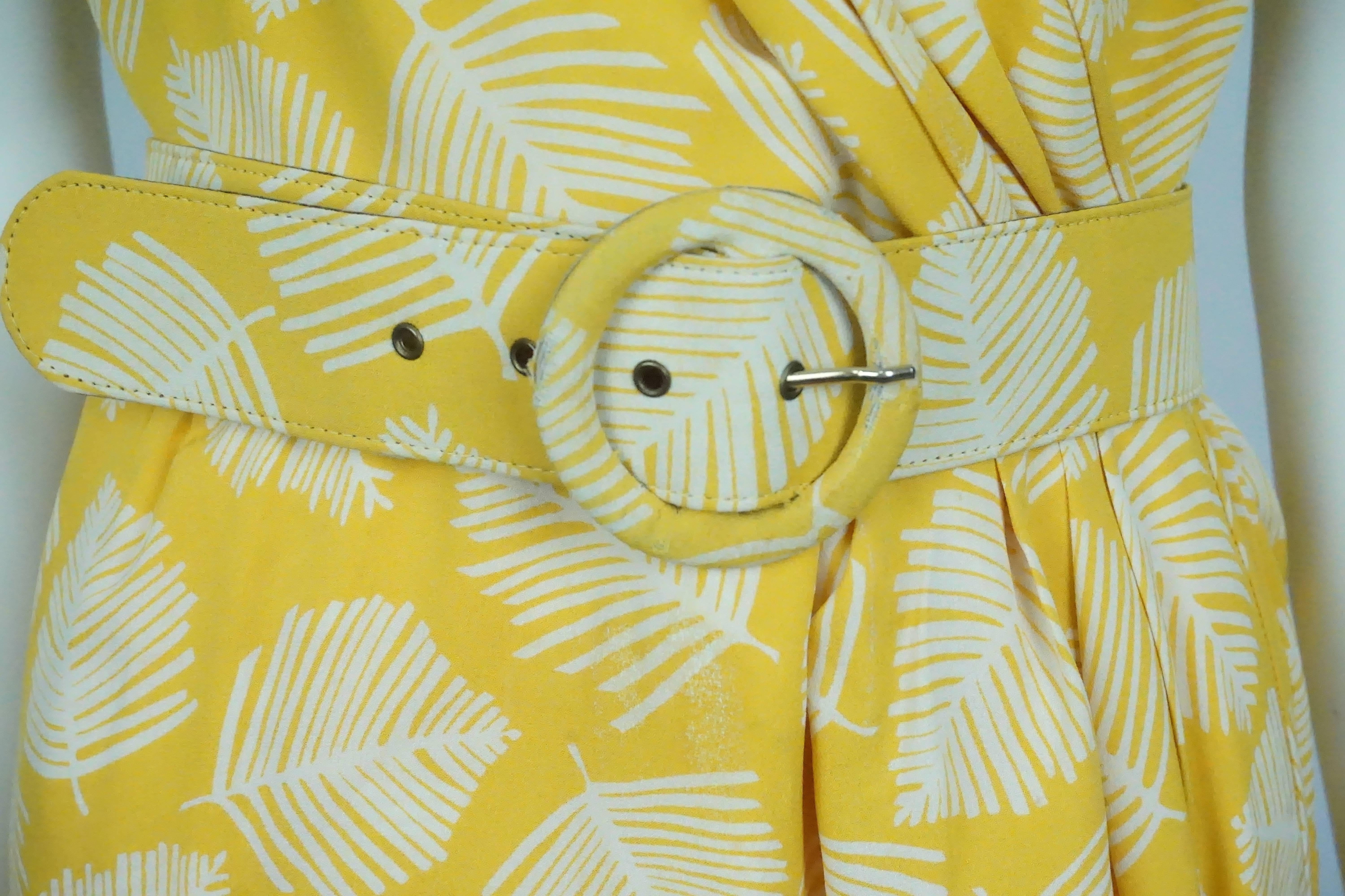 Valentino Yellow & White Cap Sleeve w/ Leaf Print - 8 In Good Condition For Sale In West Palm Beach, FL