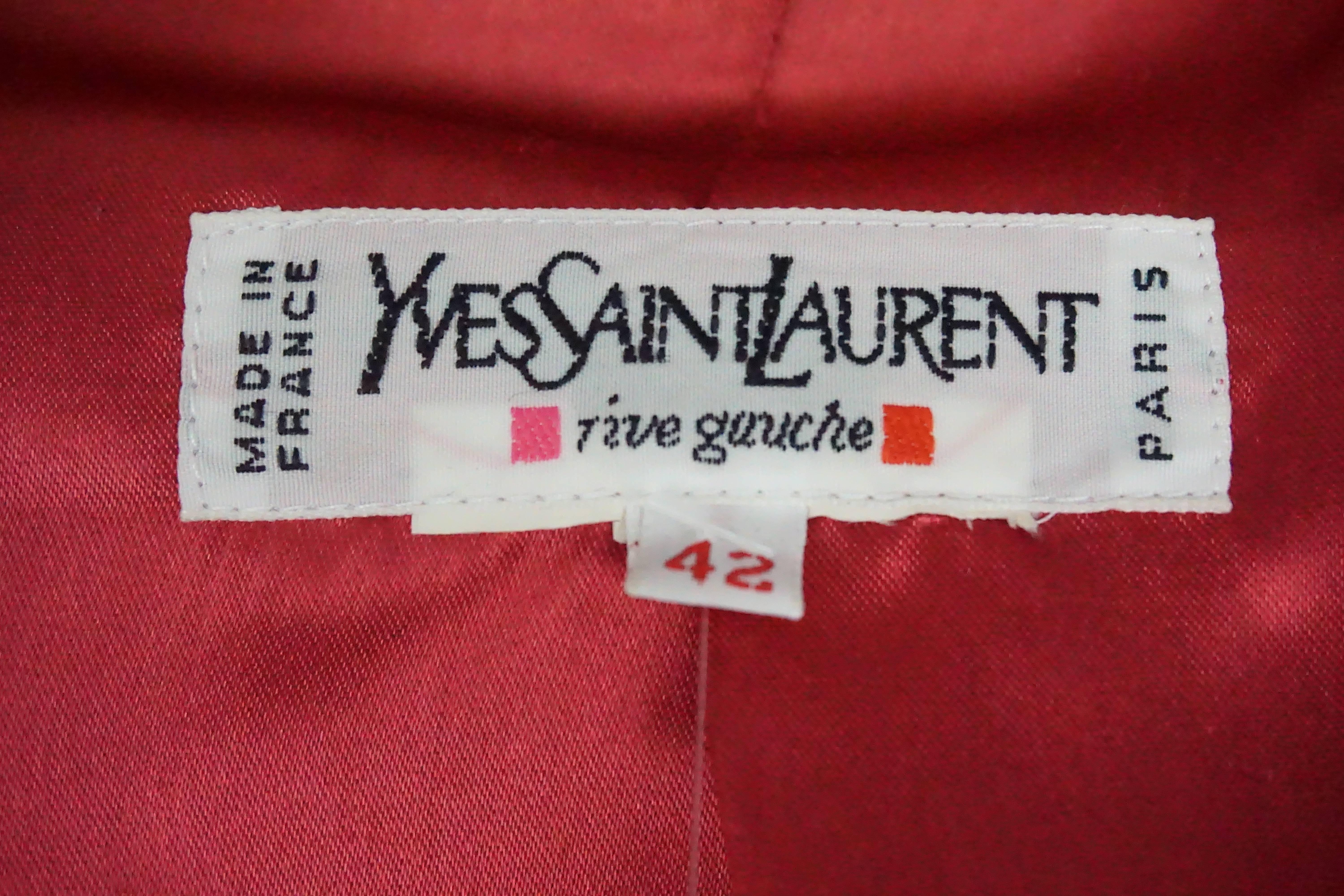 Yves Saint Laurent - Veste en brocart rouge avec boutons en émail  en vente 2