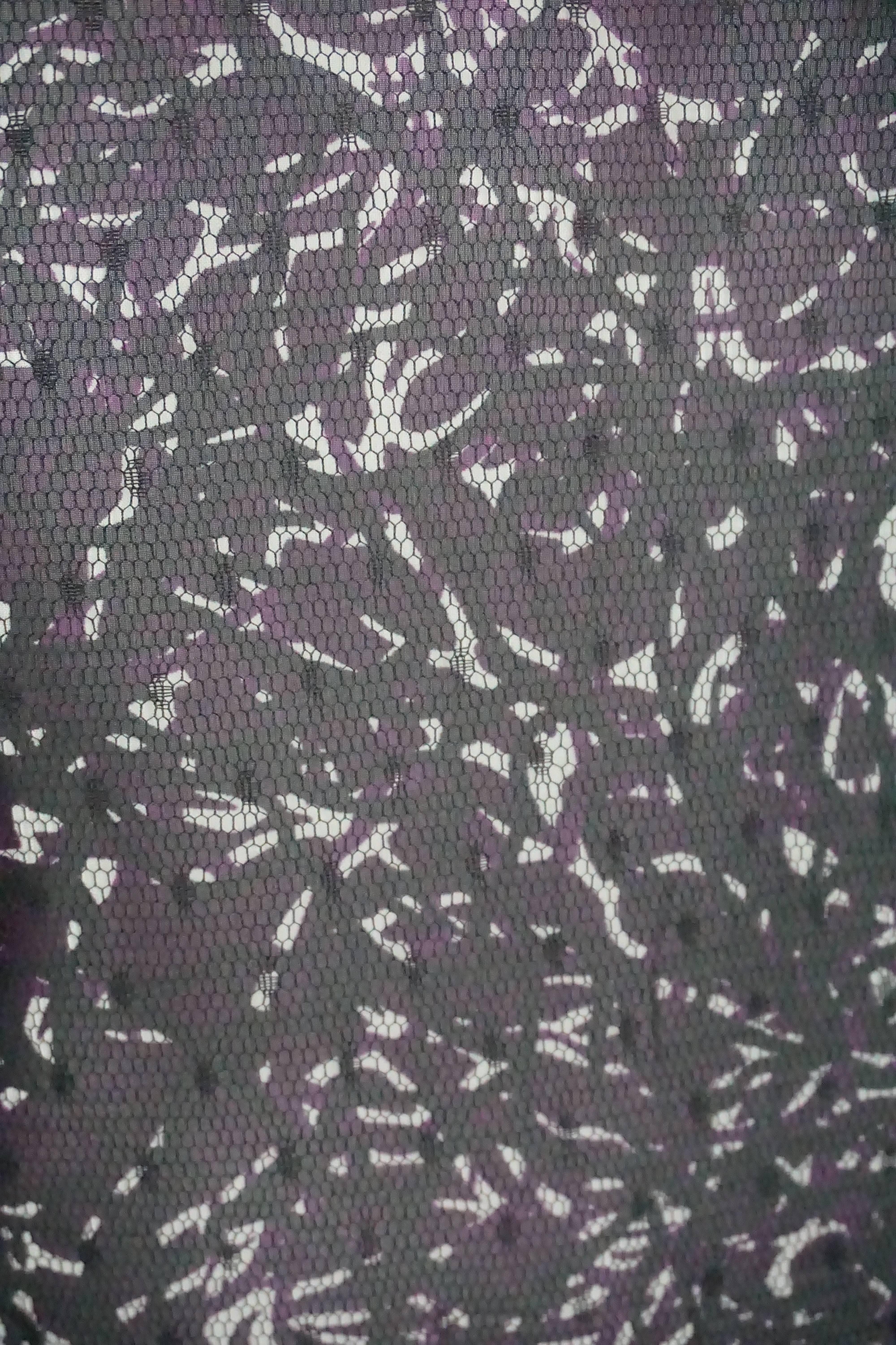 Oscar De La Renta Black/White/Purple/ Chiffon Print Top - 8 In Excellent Condition For Sale In West Palm Beach, FL