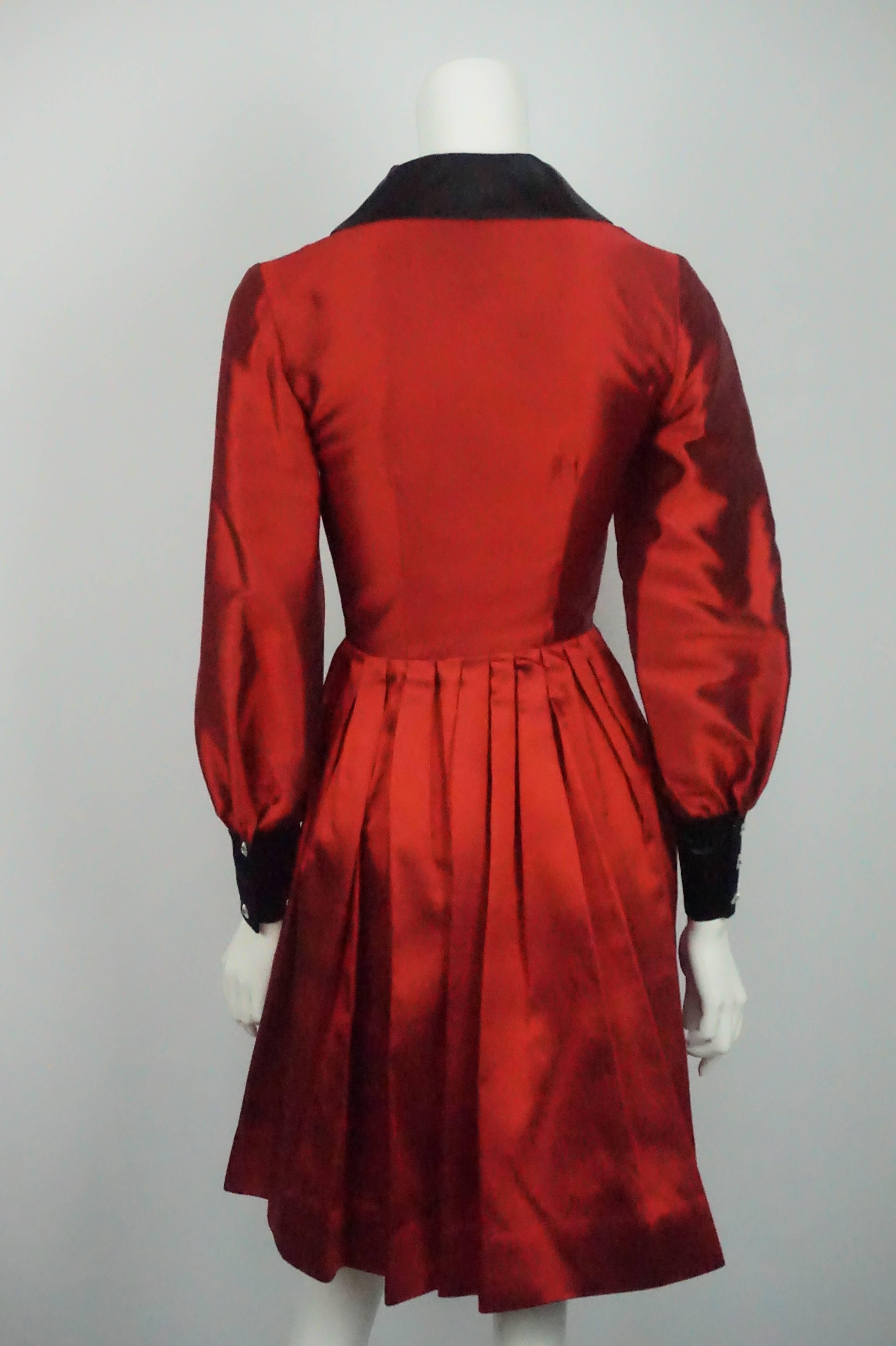 James Purcell Red and Black Silk L/S Gem Button Dress - 4 In Excellent Condition For Sale In West Palm Beach, FL