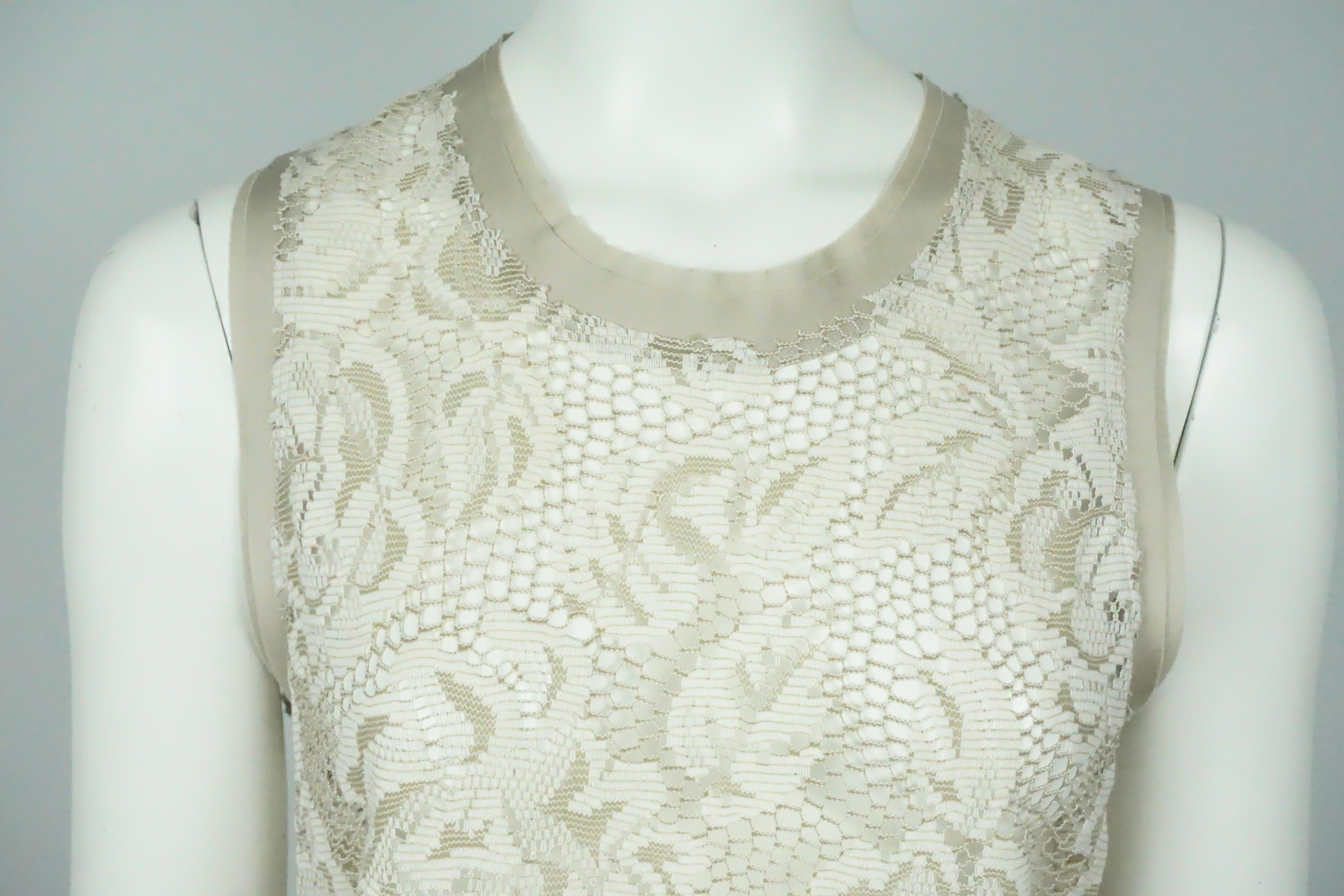 Dolce & Gabbana Taupe Top en dentelle sans manches - Taille 42 Circa 2000 Excellent état - En vente à West Palm Beach, FL