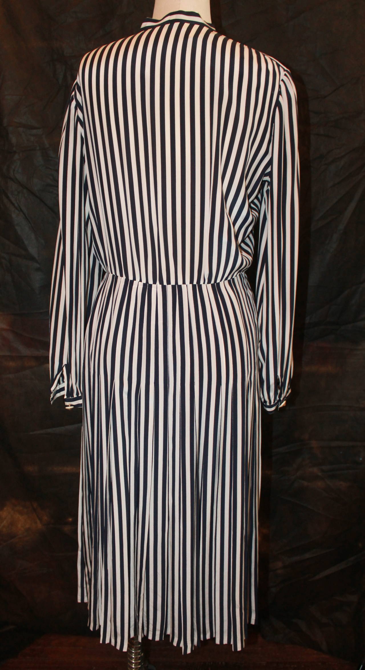 Gray Chanel 1970s Navy & White Silk Striped Pleated Dress - 42