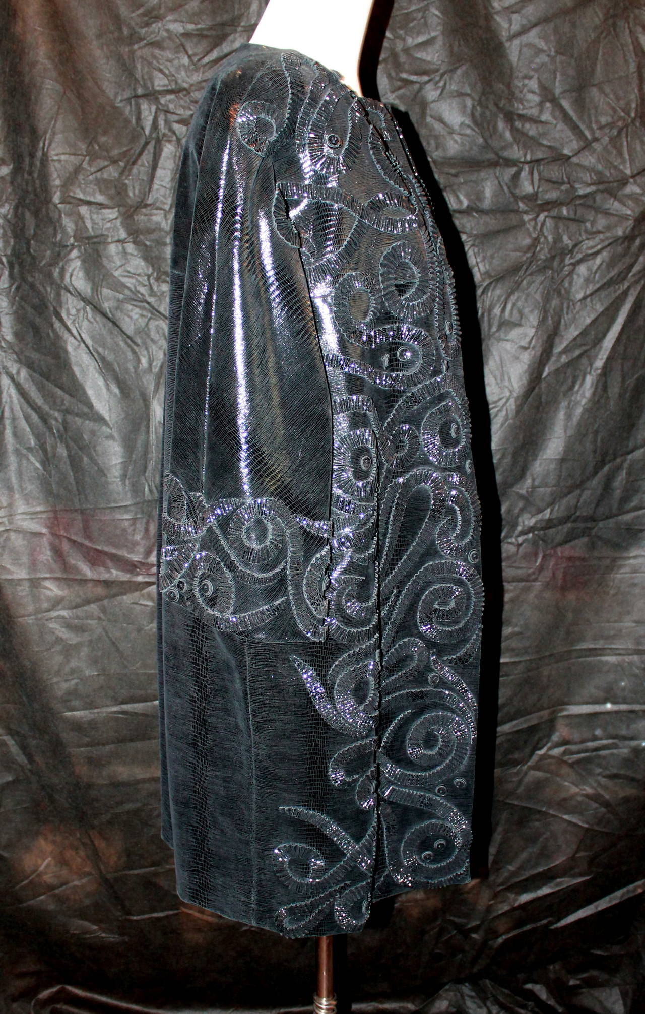 Women's Oscar de la Renta Black Incredible Lizard Embossed Patent Embroidered Coat - M
